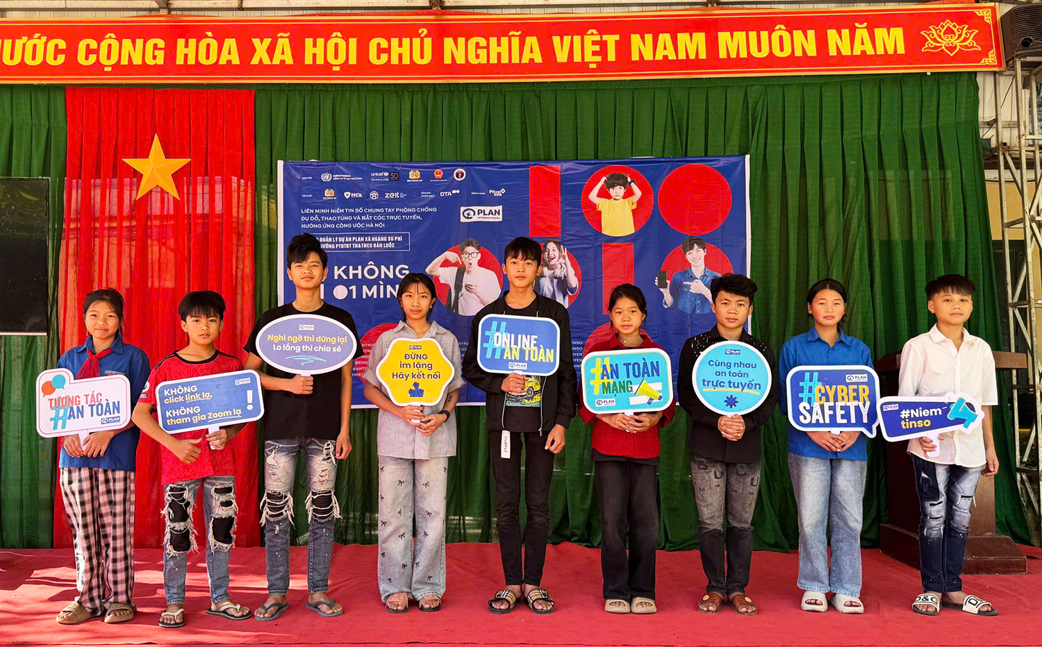 Hưởng ứng chiến dịch Kh&ocirc;ng một m&igrave;nh