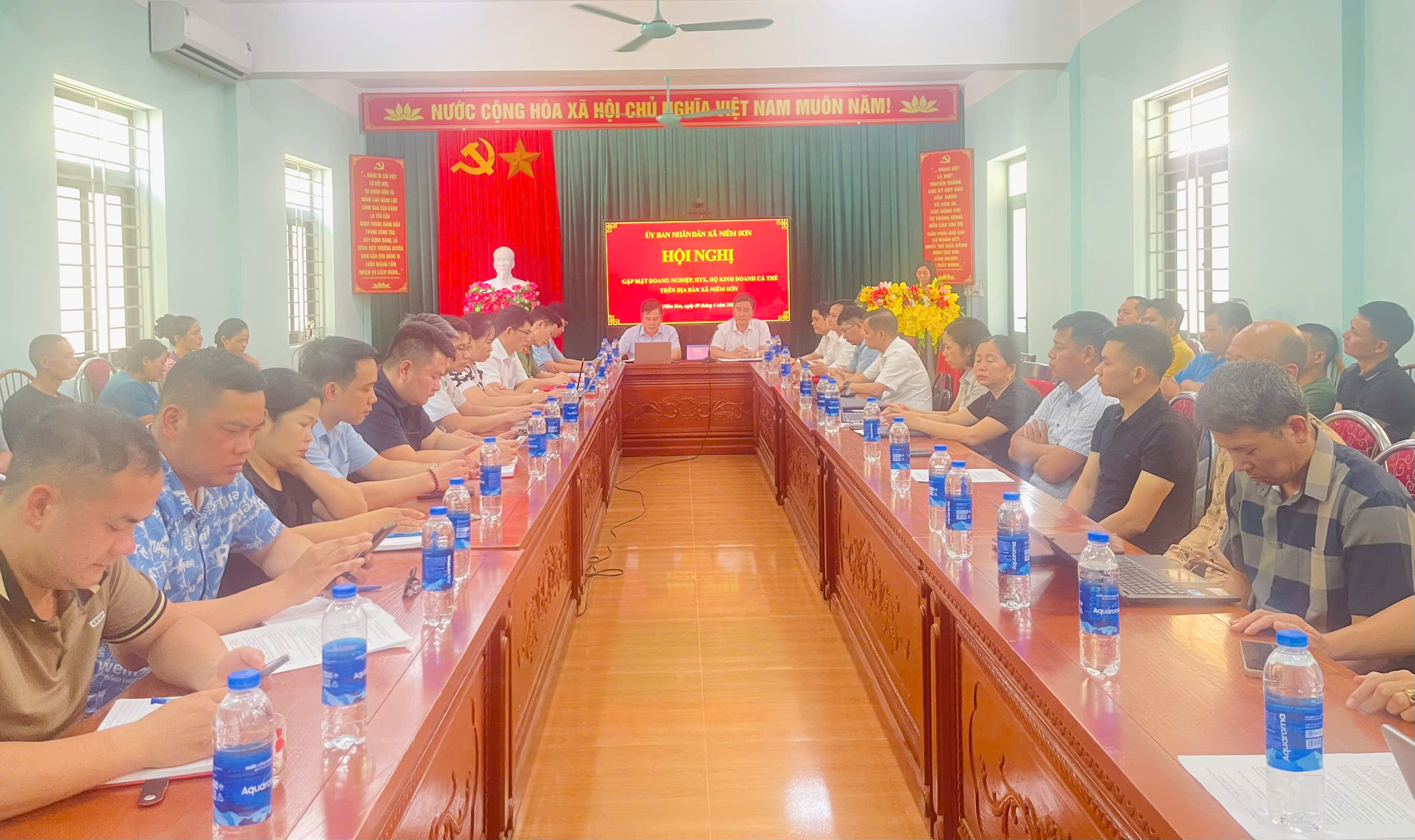 Gặp mặt doanh nghiệp, hợp tác xã, hộ kinh doanh cá thể trên địa bàn xã Niêm Sơn.