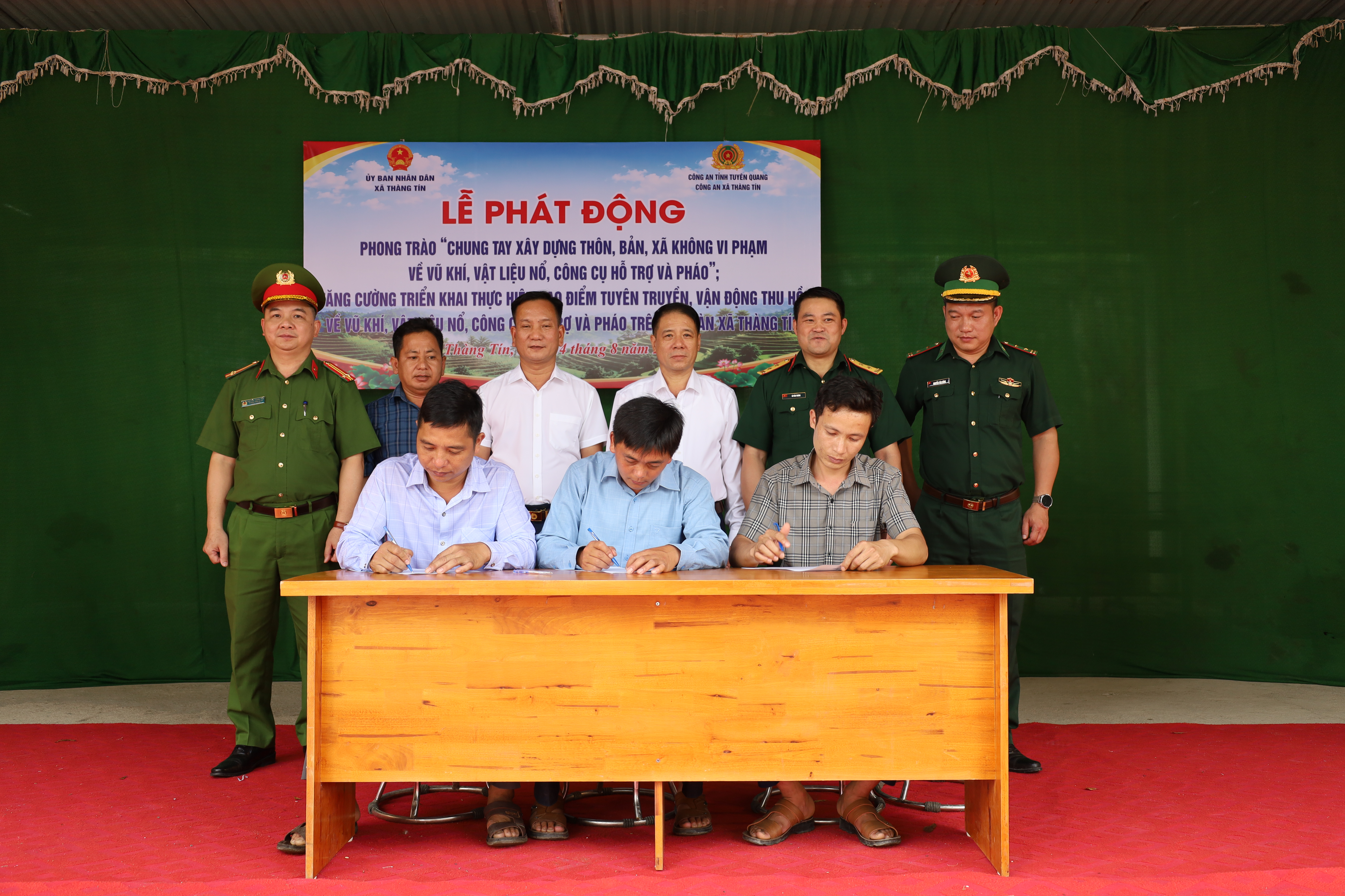 Thàng Tín phát động phong trào chung tay xây dựng thôn, bản, xã không vi phạm về vũ khí, vật liệu nổ, công cụ hỗ trợ và pháo