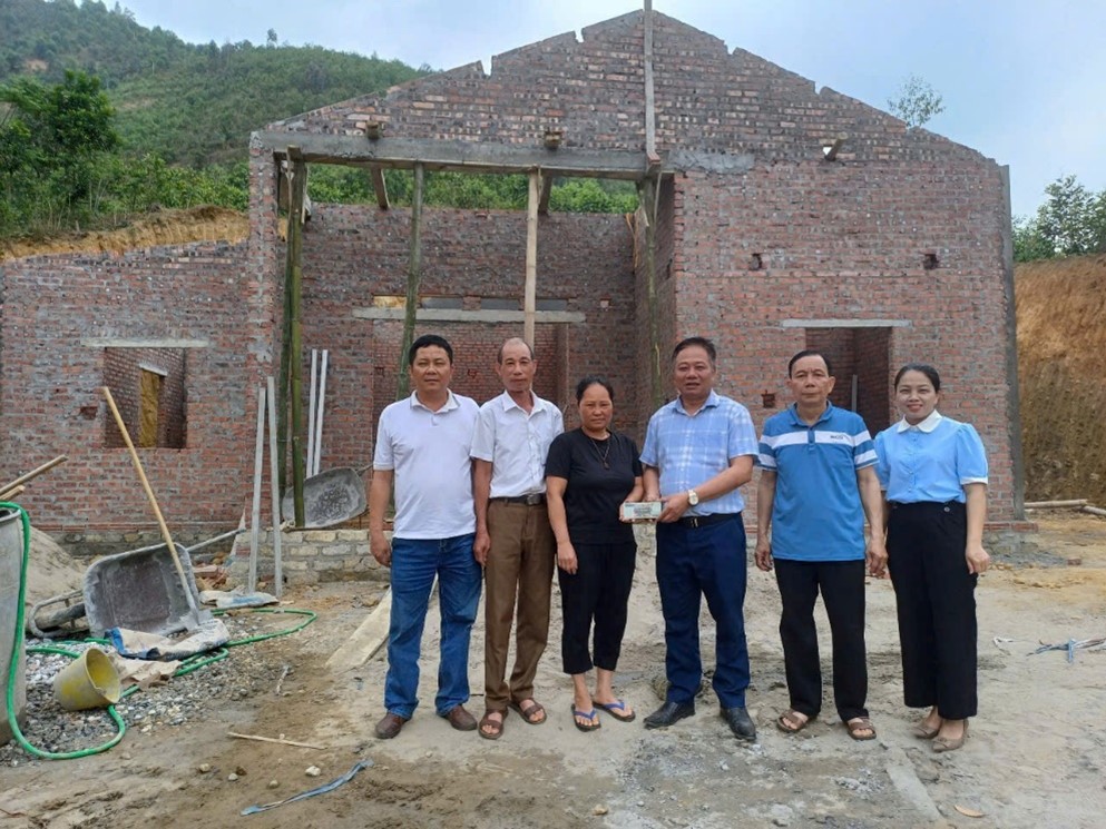 Xoá nhà tạm, nhà dột nát ở Kháng Nhật 