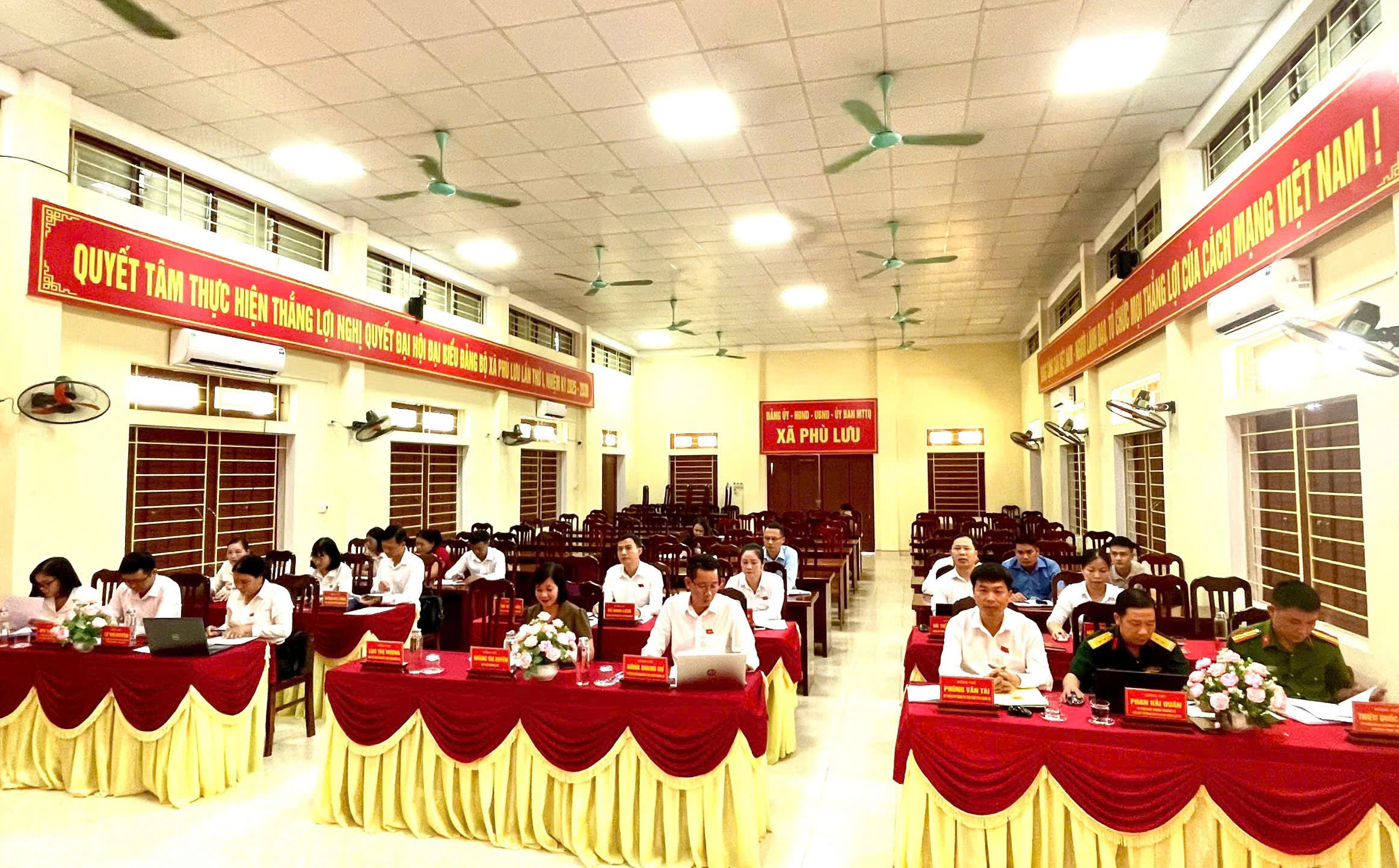 PHÙ LƯU TỔ CHỨC KỲ HỌP CHUYÊN ĐỀ LẦN THỨ NHẤT, HỘI ĐỒNG NHÂN DÂN XÃ KHÓA XXI 