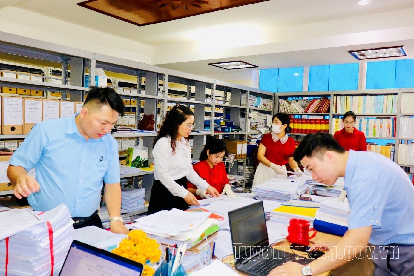 Chính phủ ban hành Nghị quyết về chính sách, chế độ đối với 5 nhóm đối tượng chịu sự tác động do sắp xếp tổ chức bộ máy, đơn vị hành chính các cấp