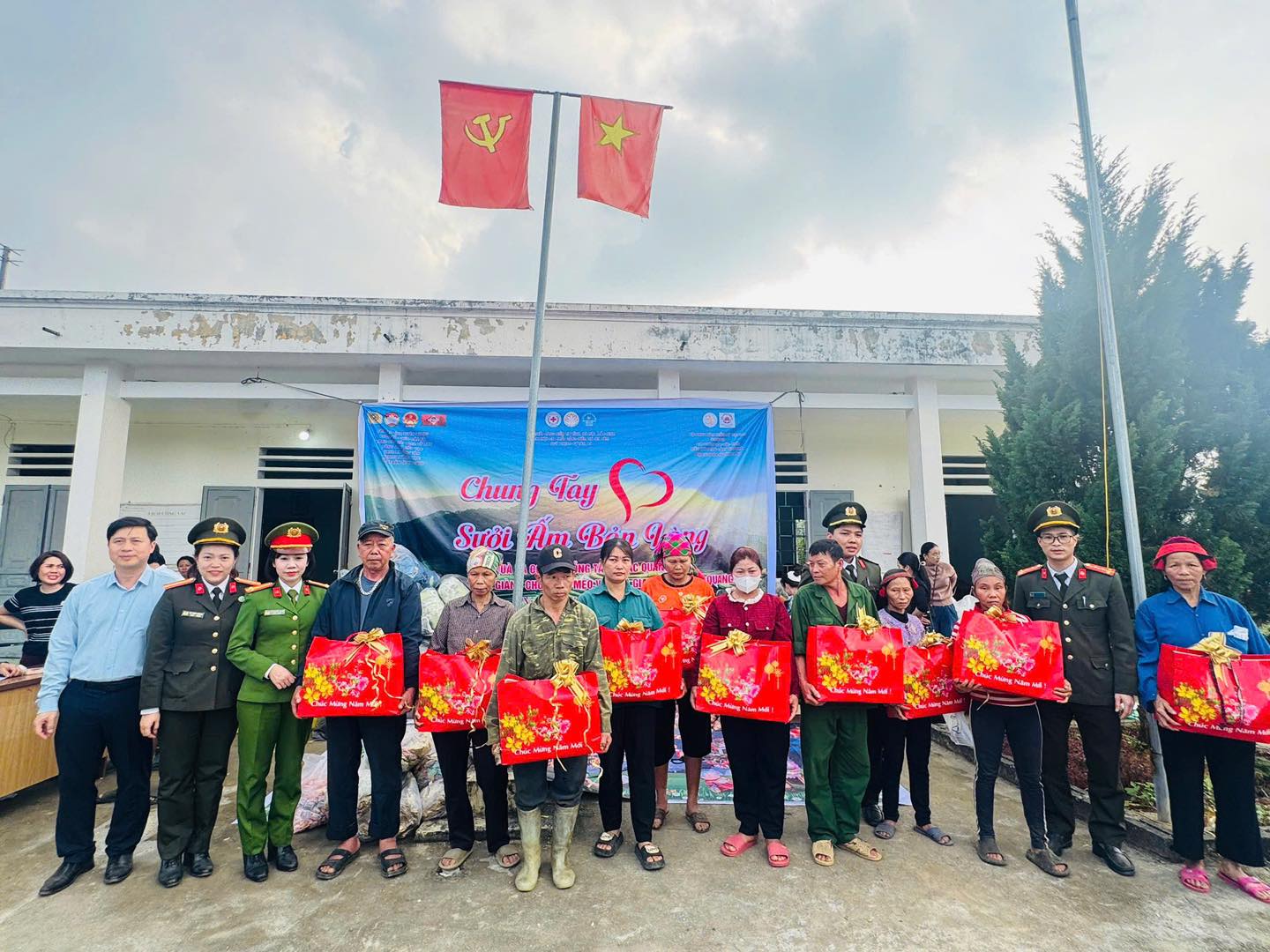 LAN TỎA YÊU THƯƠNG - VÌ NHÂN DÂN PHỤC VỤ