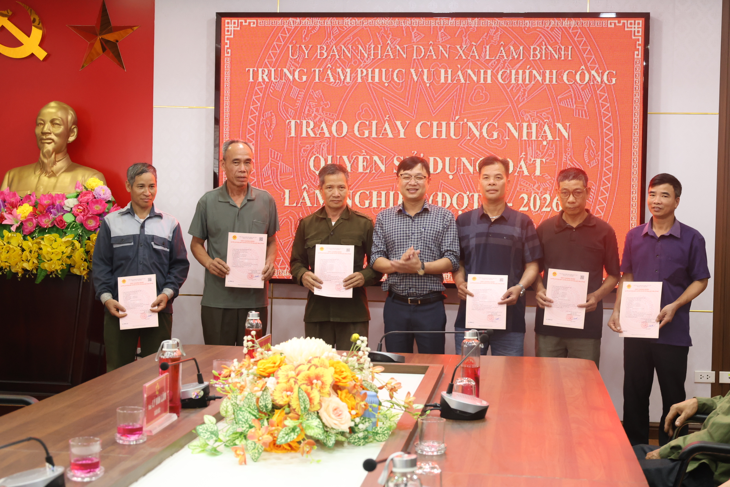 Lâm Bình trao Giấy chứng nhận quyền sử dụng đất lâm nghiệp ( đợt 1 – 2026)