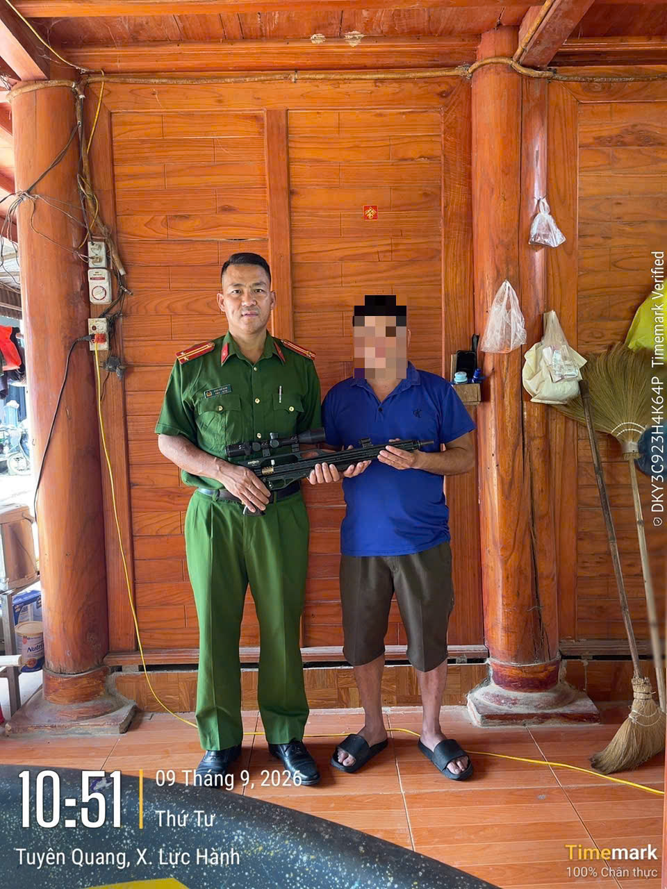CÔNG AN XÃ XUÂN VÂN TUYÊN TRUYỀN, NÂNG CAO CẢNH GIÁC TRÊN KHÔNG GIAN MẠNG CÔNG AN XÃ LỰC HÀNH TUYÊN TRUYỀN PHÁP LUẬT VỀ VŨ KHÍ, VẬT LIỆU NỔ, CÔNG CỤ HỖ TRỢ VÀ PHÁO