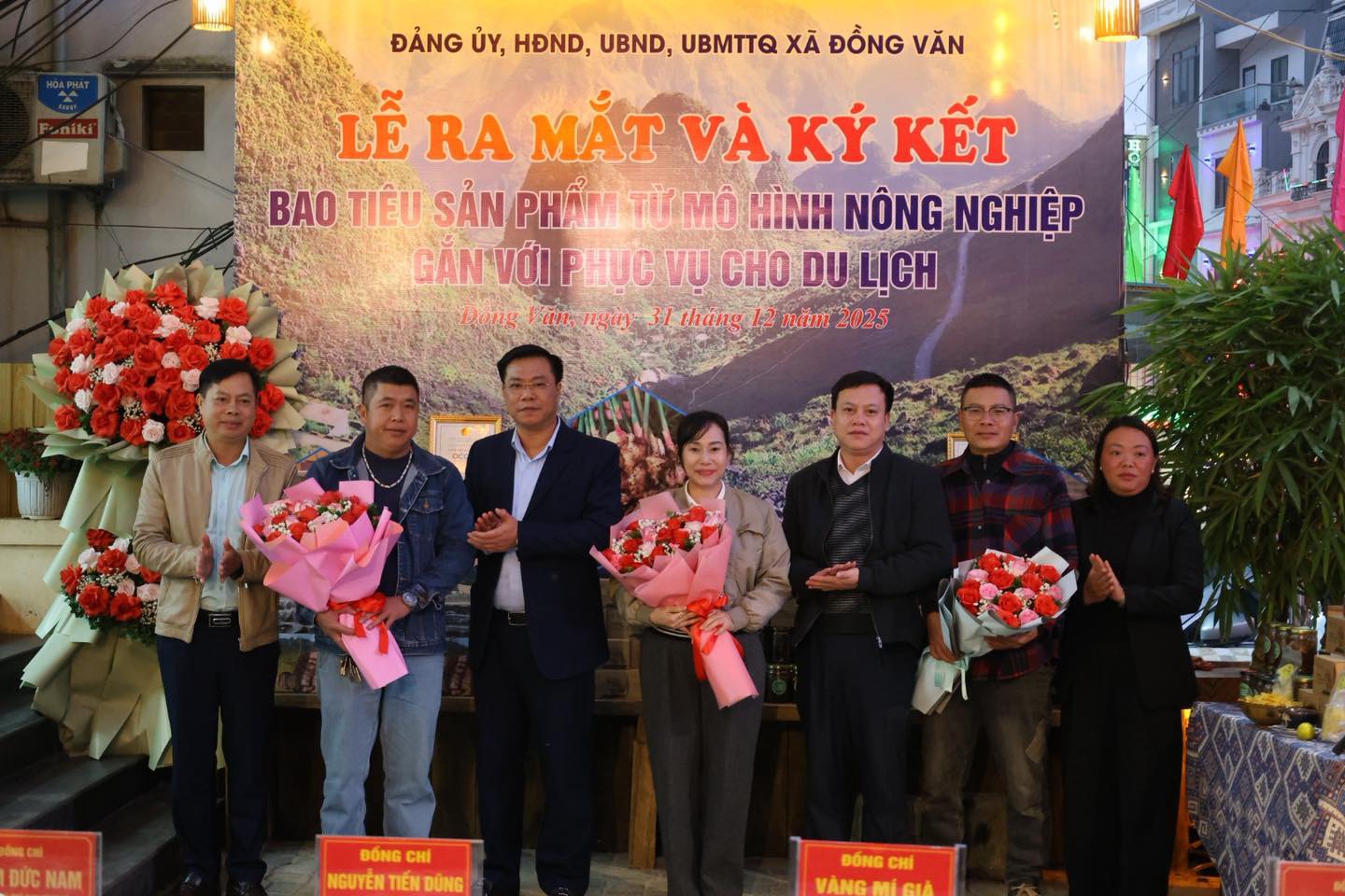 ĐỒNG VĂN RA MẮT SẢN PHẨM ĐỊA PHƯƠNG VÀ KÝ KẾT BAO TIÊU SẢN PHẨM