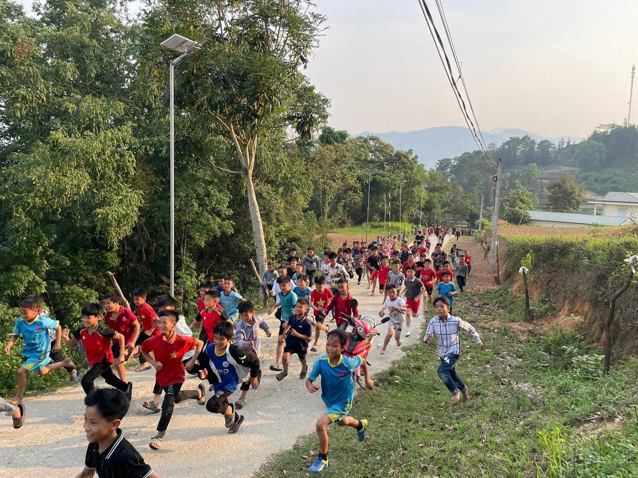 SÔI NỔI CÁC HOẠT ĐỘNG HƯỞNG ỨNG NGÀY SỨC KHỎE TOÀN DÂN 07/4  TẠI TRƯỜNG PTDTBT TH&THCS BẢN MÁY