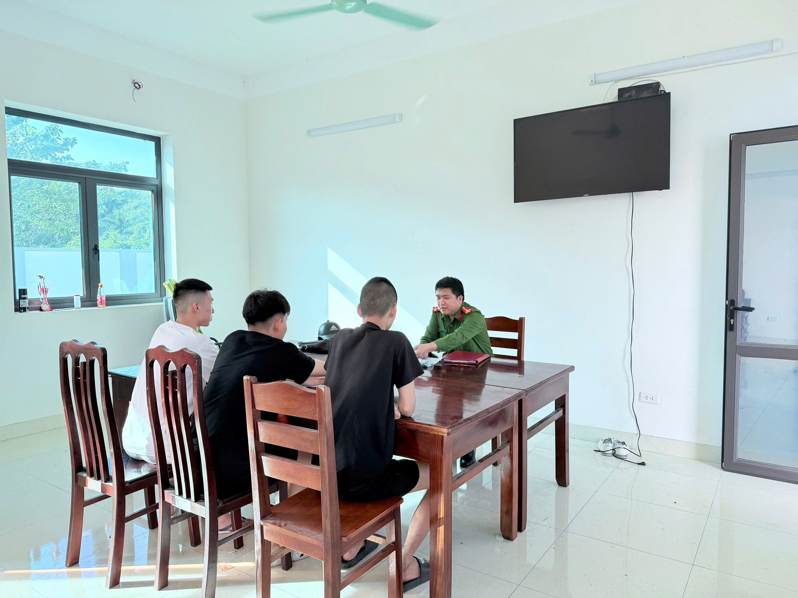 CÔNG AN PHƯỜNG NÔNG TIẾN TĂNG CƯỜNG TUYÊN TRUYỀN, GIÁO DỤC PHÁP LUẬT CHO THANH, THIẾU NIÊN TRÊN ĐỊA BÀN