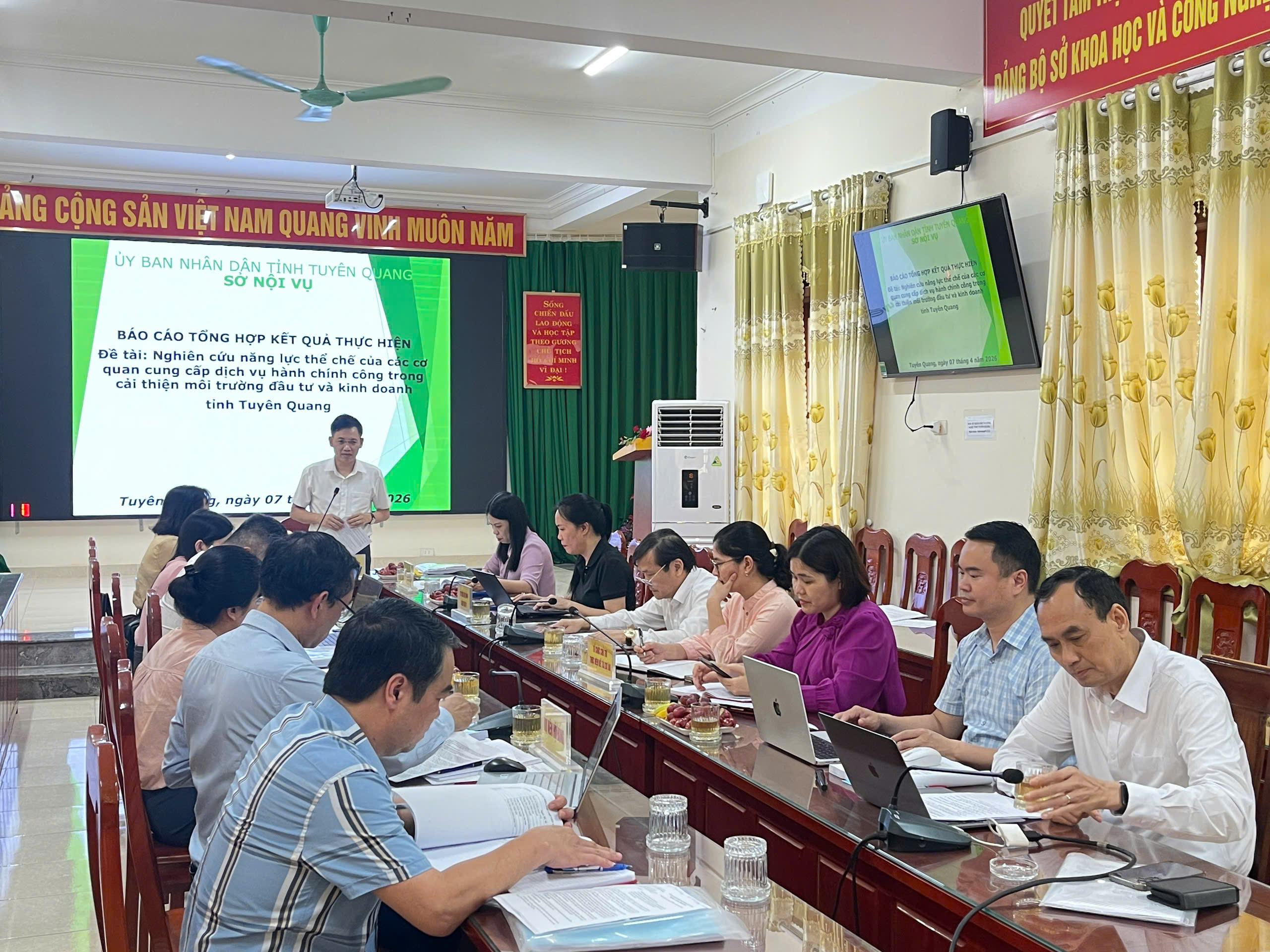 BẢO VỆ THÀNH CÔNG ĐỀ TÀI KHOA HỌC VỀ NÂNG CAO NĂNG LỰC THỂ CHẾ TRONG CUNG CẤP DỊCH VỤ HÀNH CHÍNH CÔNG