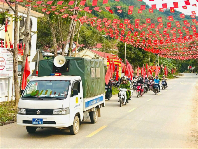 CÔNG AN XÃ KIẾN THIẾT PHỐI HỢP ĐẨY MẠNH TUYÊN TRUYỀN BẦU CỬ ĐẠI BIỂU QUỐC HỘI KHOÁ XVI VÀ HỘI ĐỒNG NHÂN DÂN CÁC CẤP