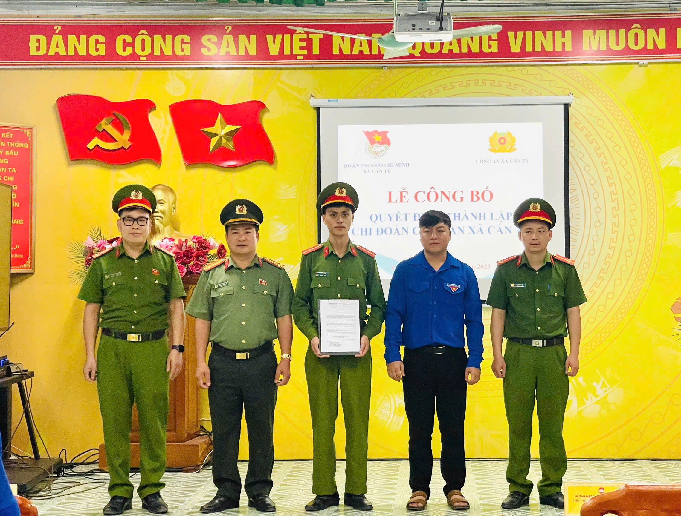 LỄ CÔNG BỐ THÀNH LẬP CHI ĐOÀN CÔNG AN XÃ CÁN TỶ