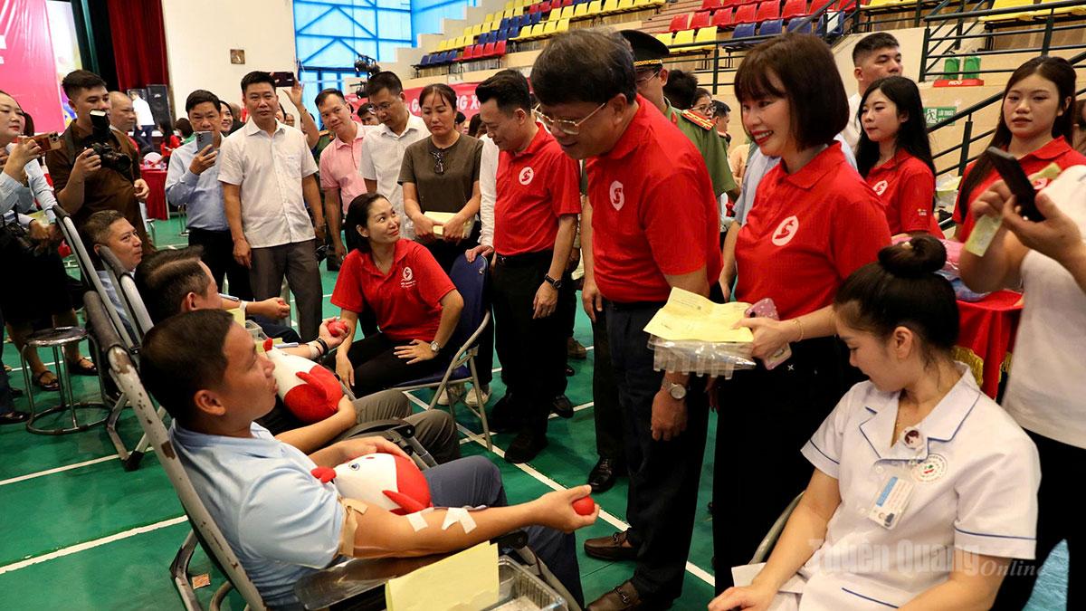 Gần 2.000 người tham gia Hành trình đỏ năm 2026