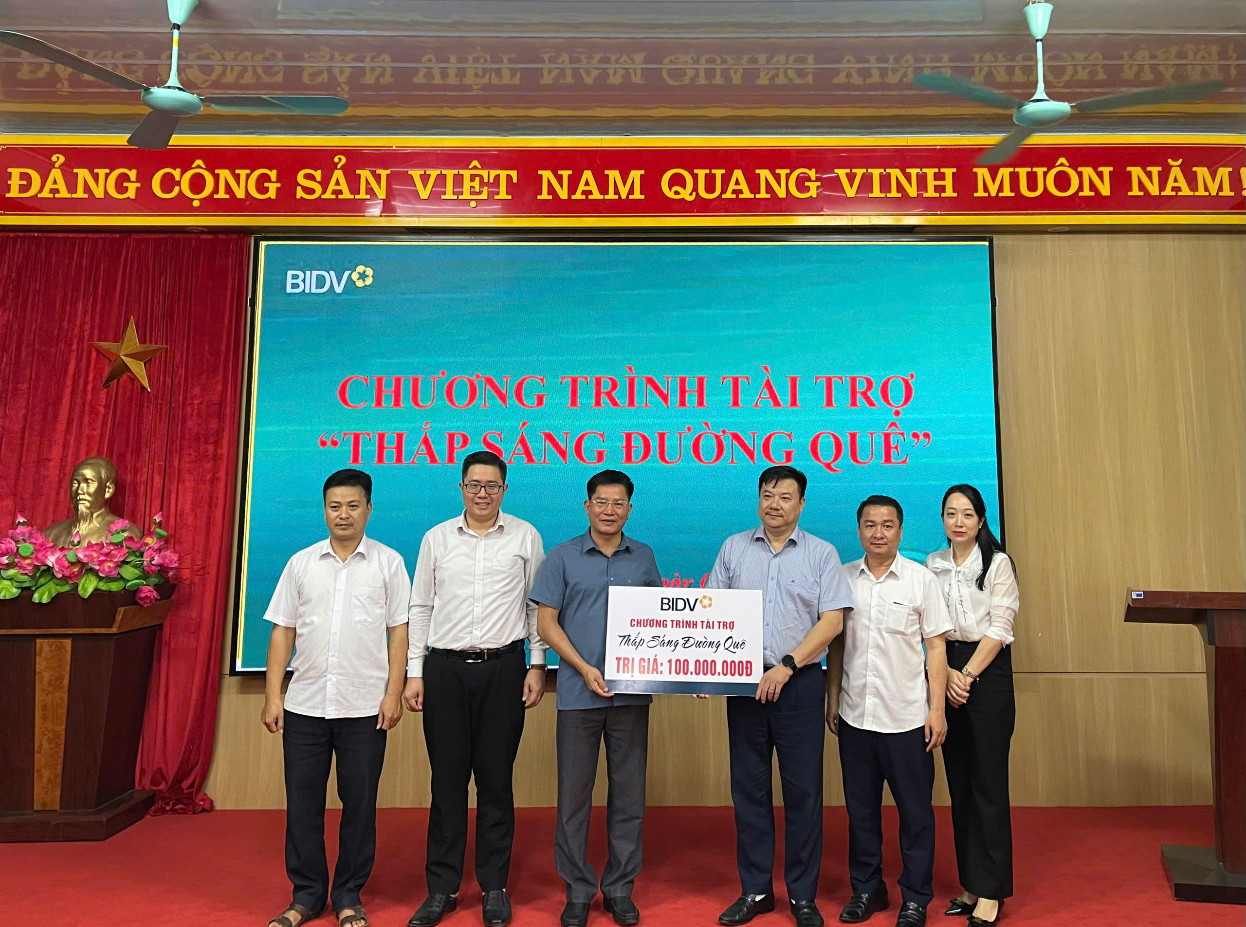 XÃ BẠCH XA LÀM VIỆC VỚI NGÂN HÀNG BIDV TRIỂN KHAI CHƯƠNG TRÌNH “THẮP SÁNG ĐƯỜNG QUÊ”