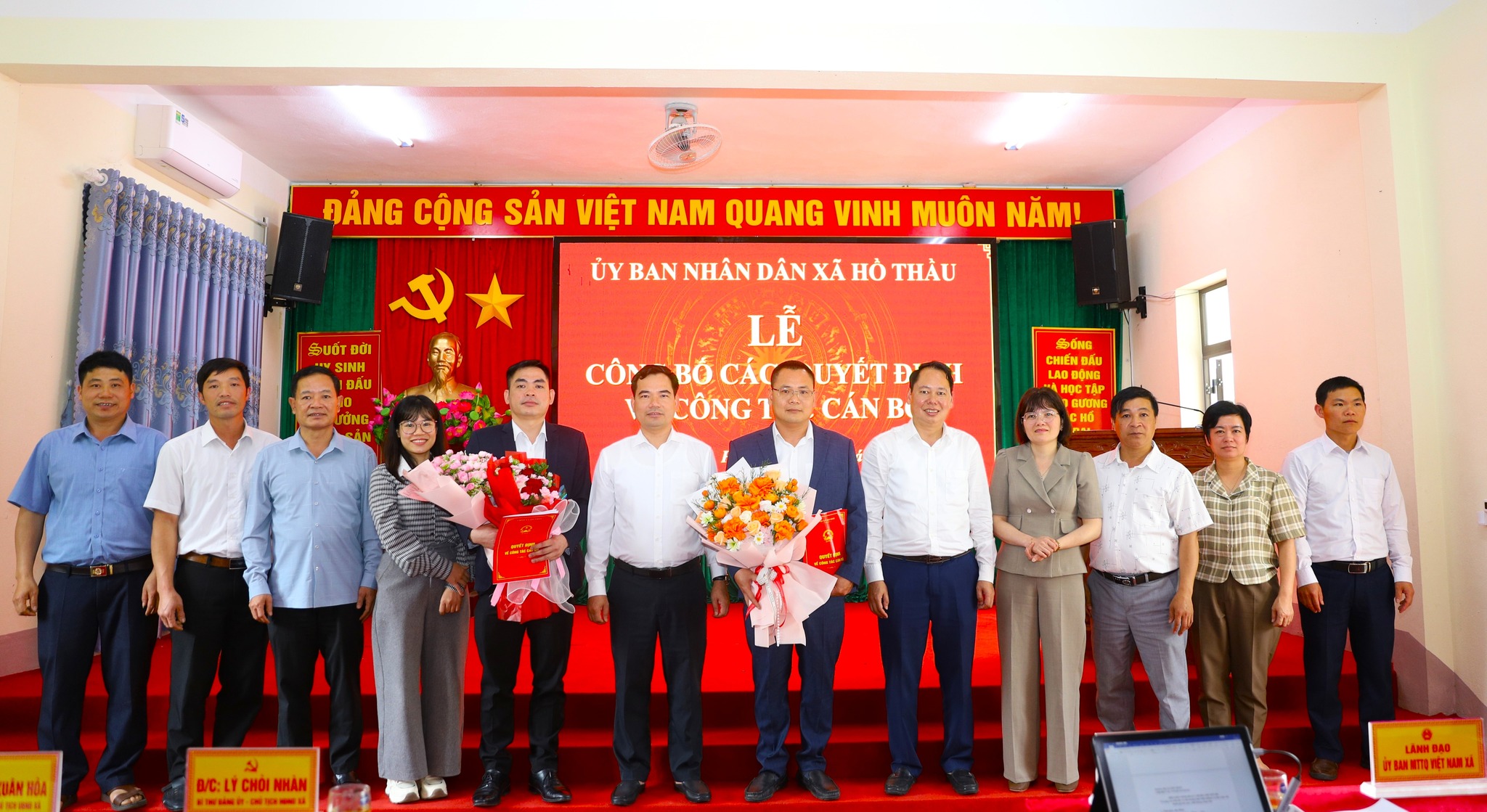  Xã Hồ Thầu công bố các quyết định về công tác cán bộ