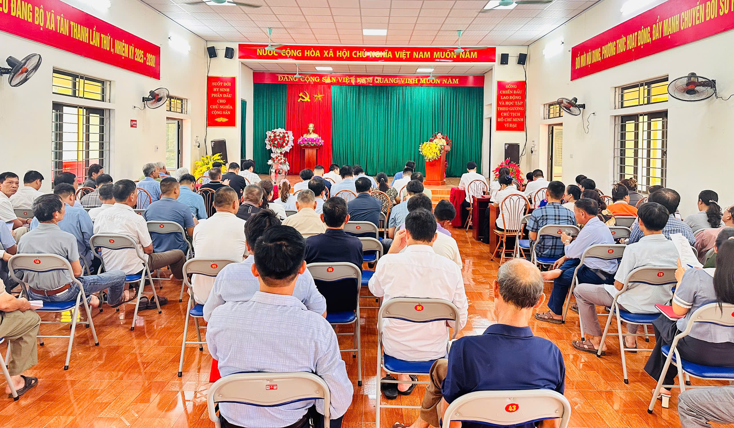 Hội nghị quán triệt và hướng dẫn nội dung việc sắp xếp, tổ chức lại thôn trên địa bàn xã 