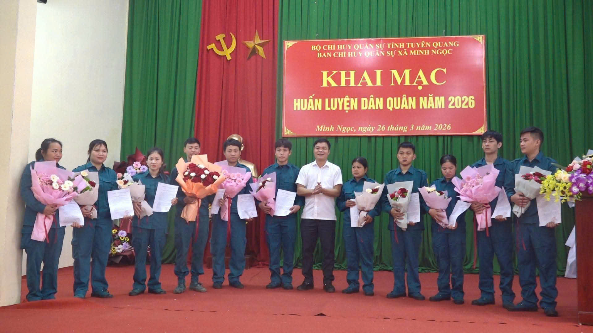 Trao QĐ ho&agrave;n th&agrave;nh nghĩa vụ d&acirc;n qu&acirc;n.jpg