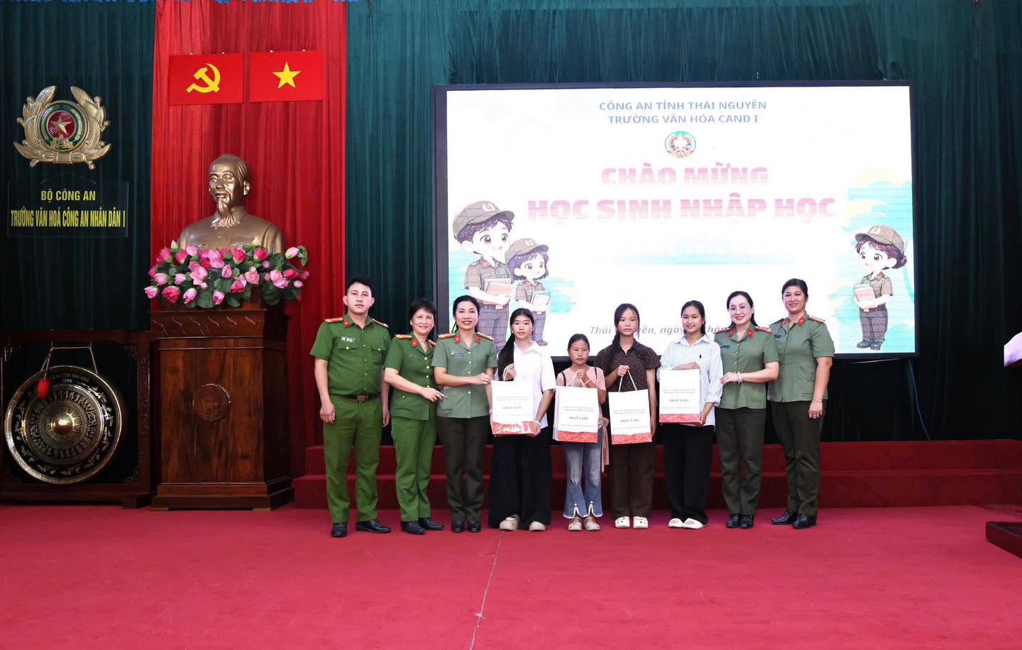 TỪ “CON NUÔI CÔNG AN XÃ” ĐẾN HÀNH TRÌNH VIẾT TIẾP ƯỚC MƠ