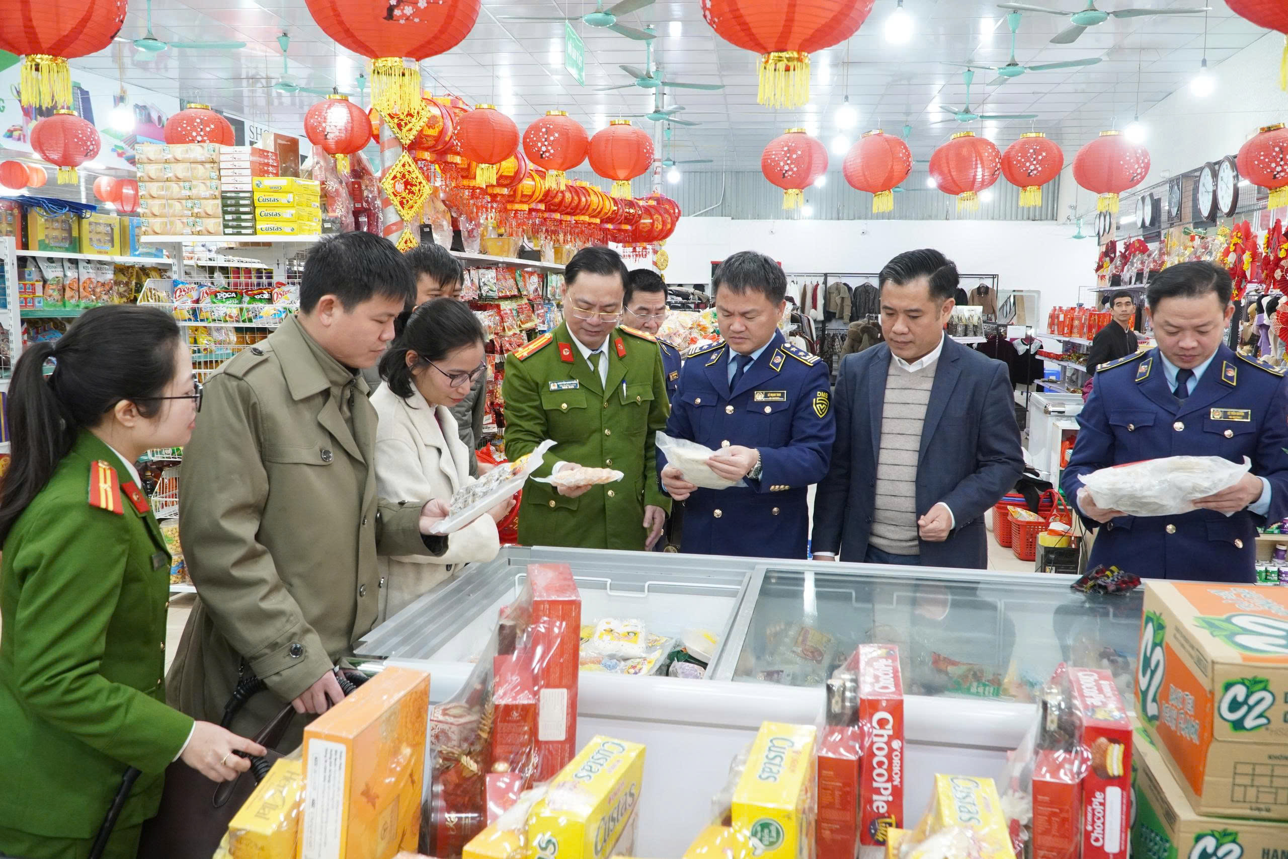 ĐOÀN KIỂM TRA LIÊN NGÀNH CỦA BCĐ 389 KIỂM TRA TẠI PHƯỜNG HÀ GIANG 1.