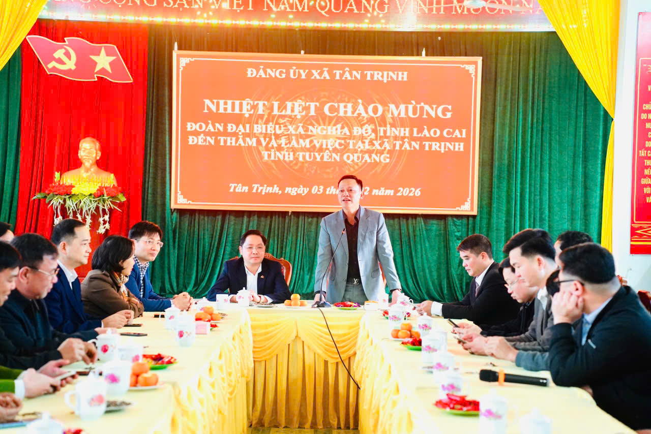 ĐOÀN ĐẠI BIỂU XÃ NGHĨA ĐÔ (TỈNH LÀO CAI) ĐẾN THĂM VÀ LÀM VIỆC TẠI XÃ TÂN TRỊNH