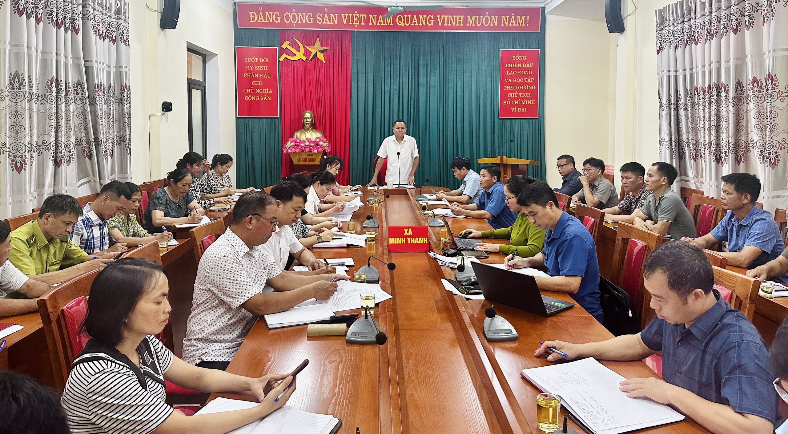 Phiên họp thường kỳ tháng 5 UBND xã Minh Thanh