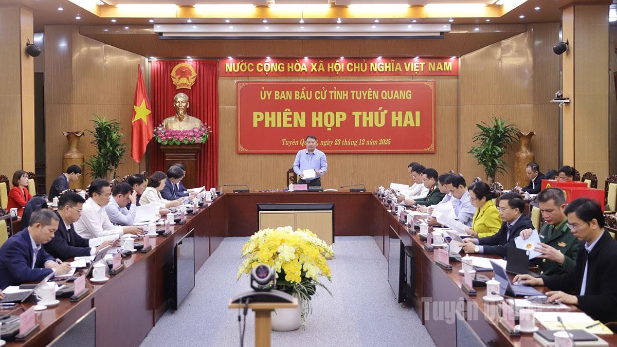 Phiên họp thứ 2 Ủy ban bầu cử tỉnh: Ấn định số lượng đơn vị bầu cử ĐBQH và đại biểu HĐND tỉnh