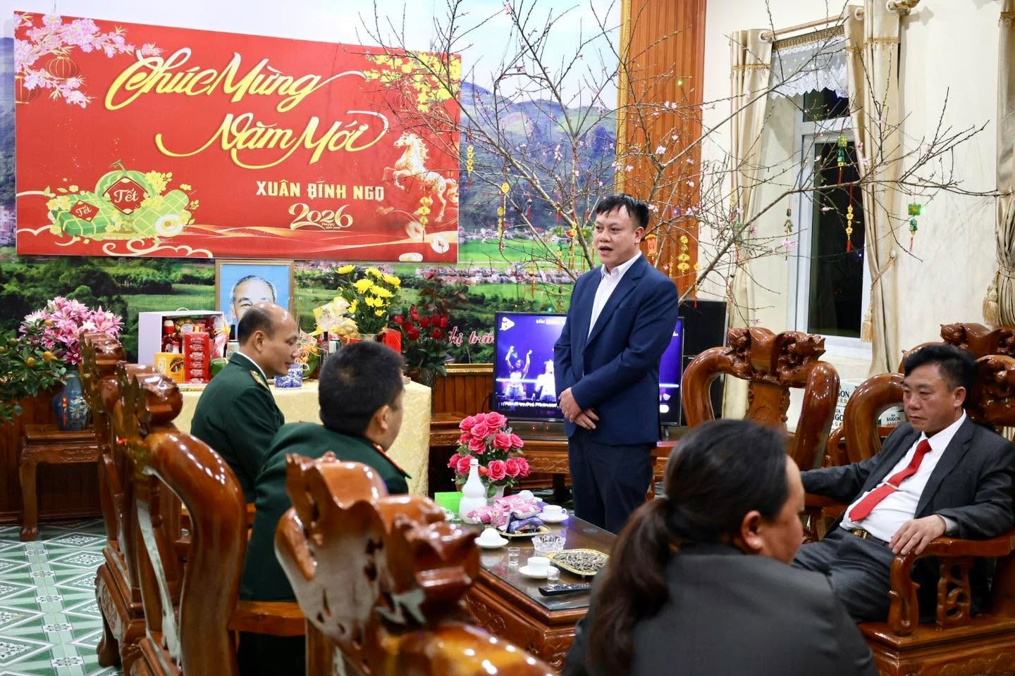 LÃNH Đ ẠO XÃ ĐỒNG VĂN THĂM, CHÚC TẾT CÁC ĐƠN VỊ TRỰC TẾT NGUYÊN ĐÁN BÍNH NGỌ 2026