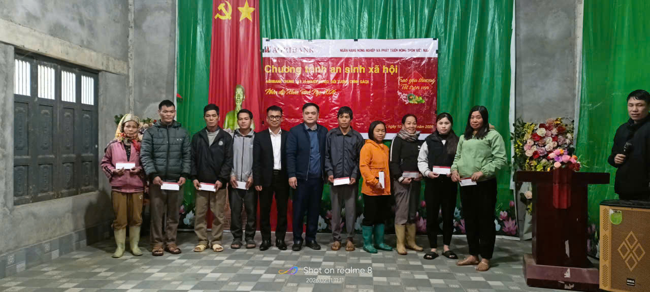 Ngân hàng Nông nghiệp và Phát triển nông thôn Việt Nam (Agribank) Chi nhánh Nà Hang trao quà an sinh xã hội dịp Xuân Bính Ngọ 2026