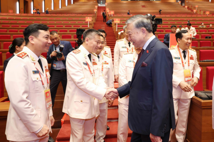 CÁC ĐẠI BIỂU VÀO TRUNG TÂM HỘI NGHỊ QUỐC GIA DỰ PHIÊN HỌP TRÙ BỊ ĐẠI HỘI XIV CỦA ĐẢNG