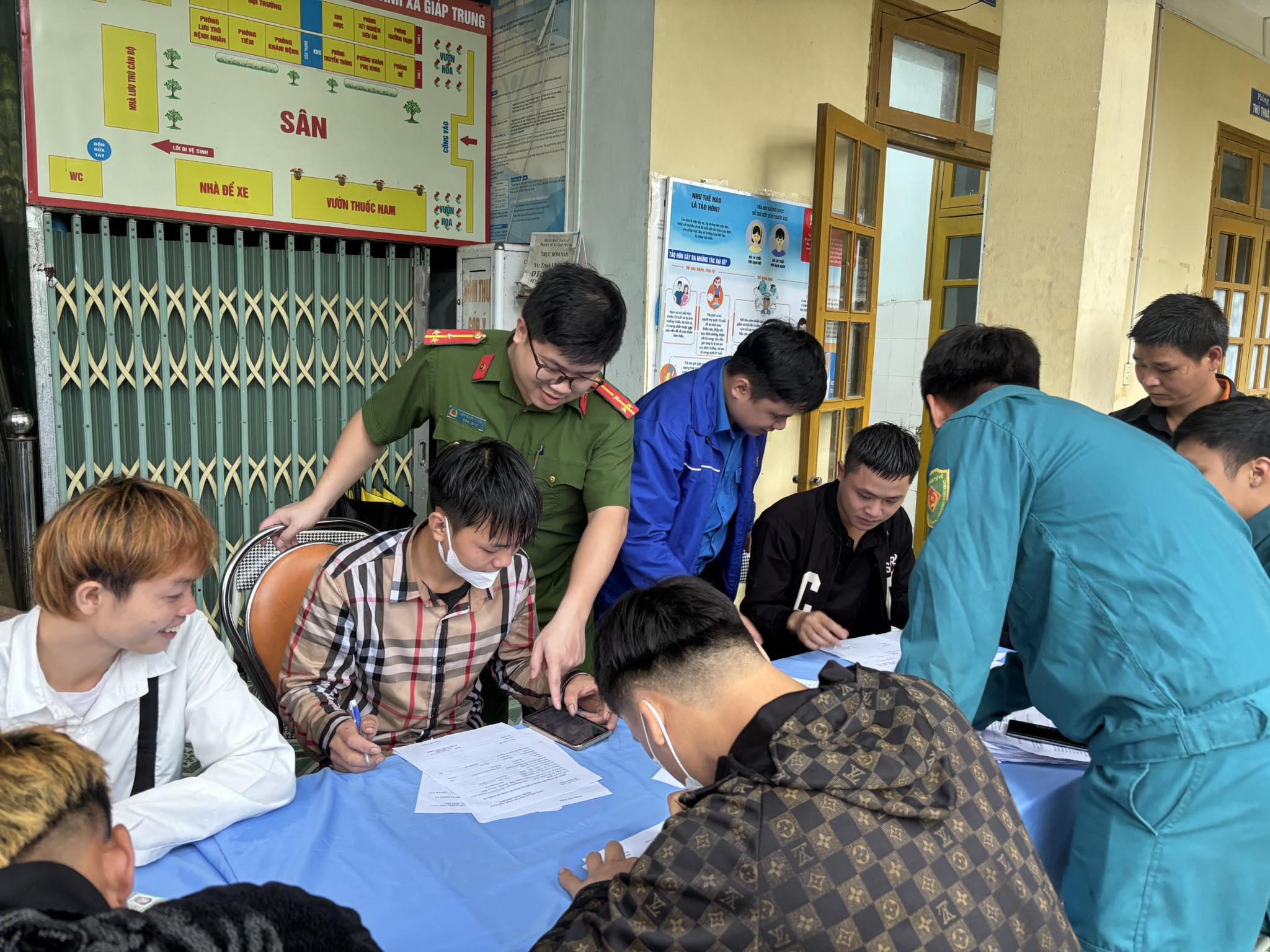 XÃ GIÁP TRUNG TỔ CHỨC SƠ TUYỂN, KHÁM SỨC KHỎE NGHĨA VỤ QUÂN SỰ, NGHĨA VỤ THAM GIA CAND NĂM 2026