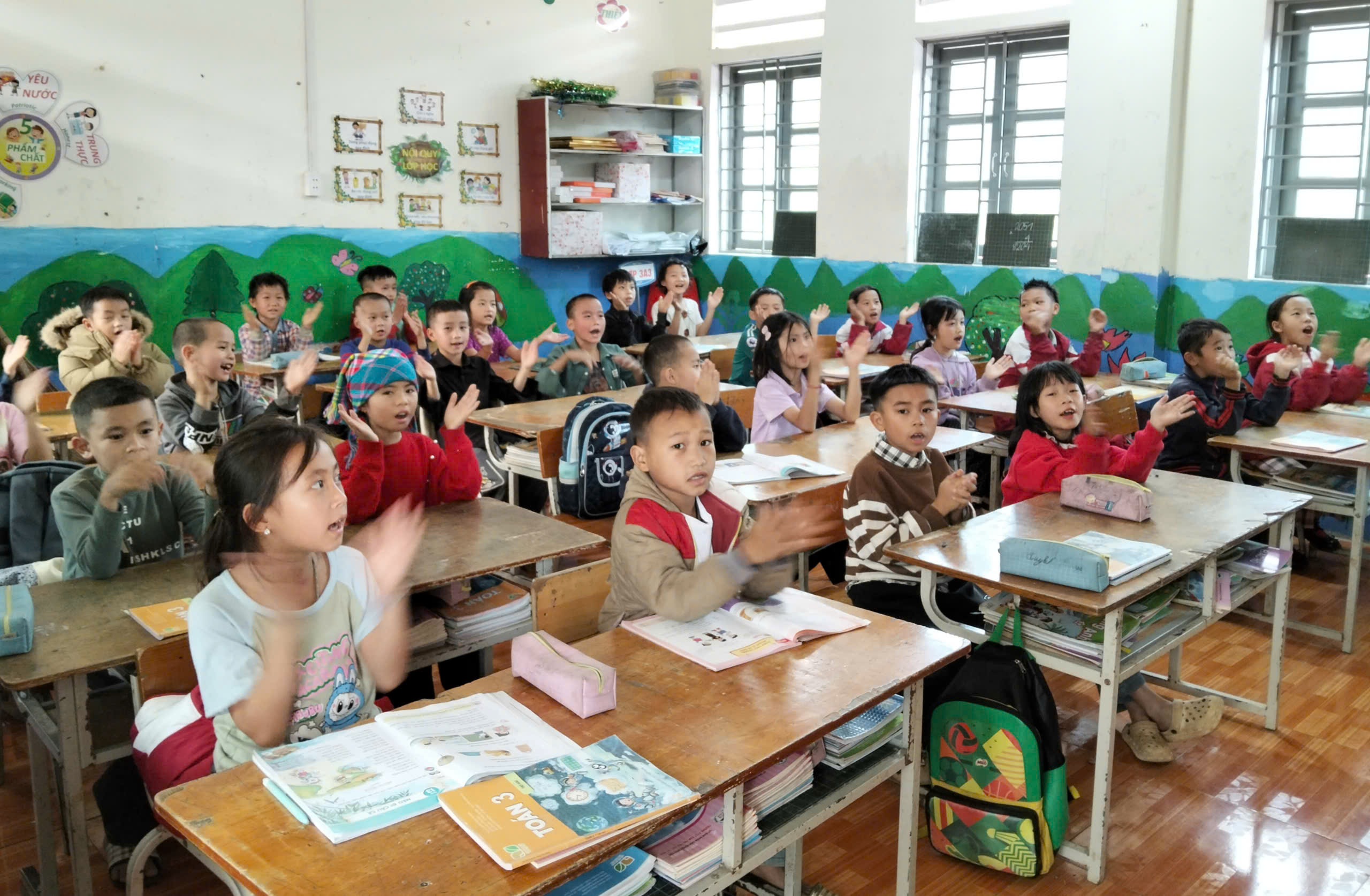 Học sinh xã Tát Ngà phấn khởi trở lại trường sau kỳ nghỉ Tết Nguyên đán Bính Ngọ 2026