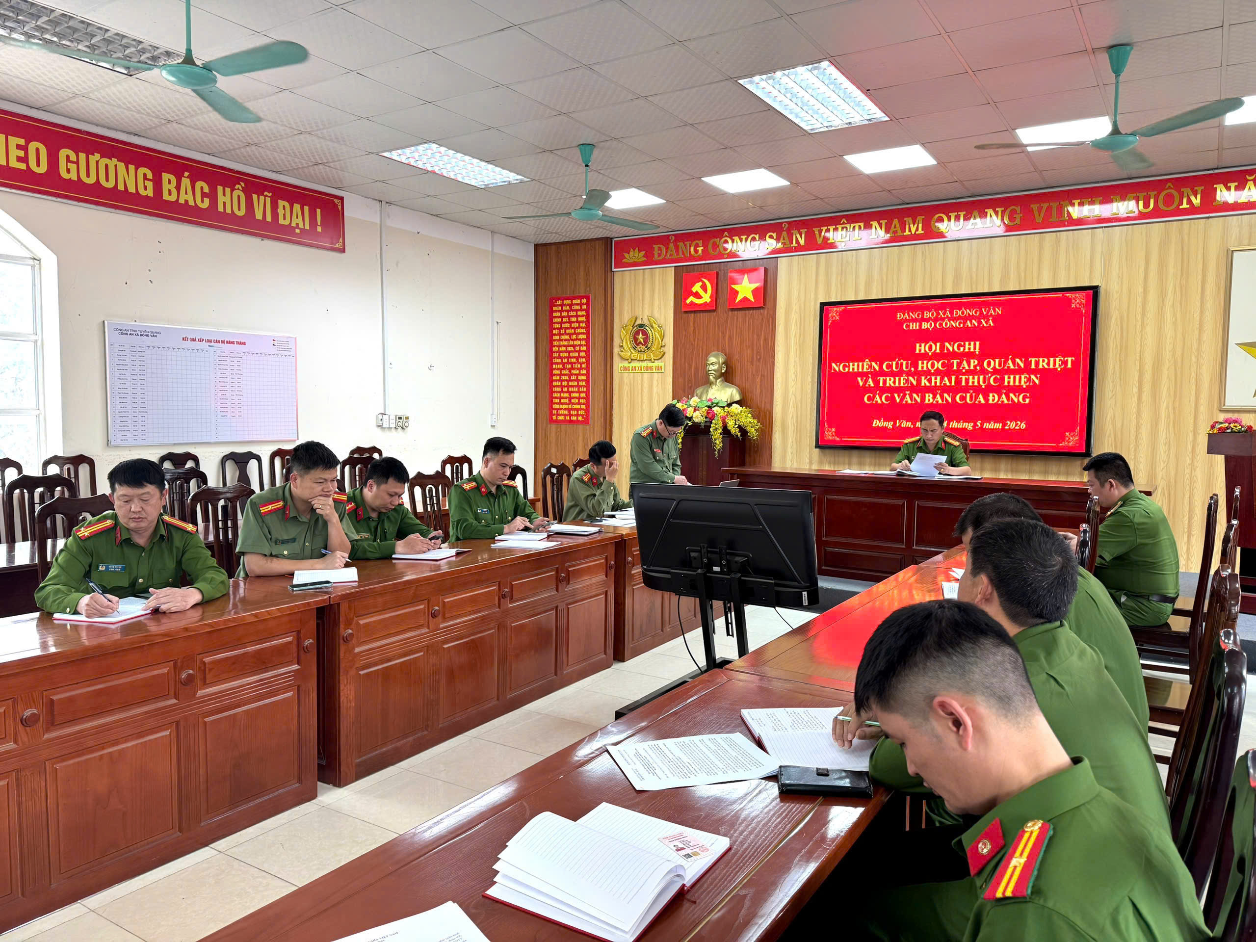 QUÁN TRIỆT NGHỊ QUYẾT CỦA ĐẢNG – NỀN TẢNG NÂNG CAO BẢN LĨNH CHÍNH TRỊ TỪ CƠ SỞ