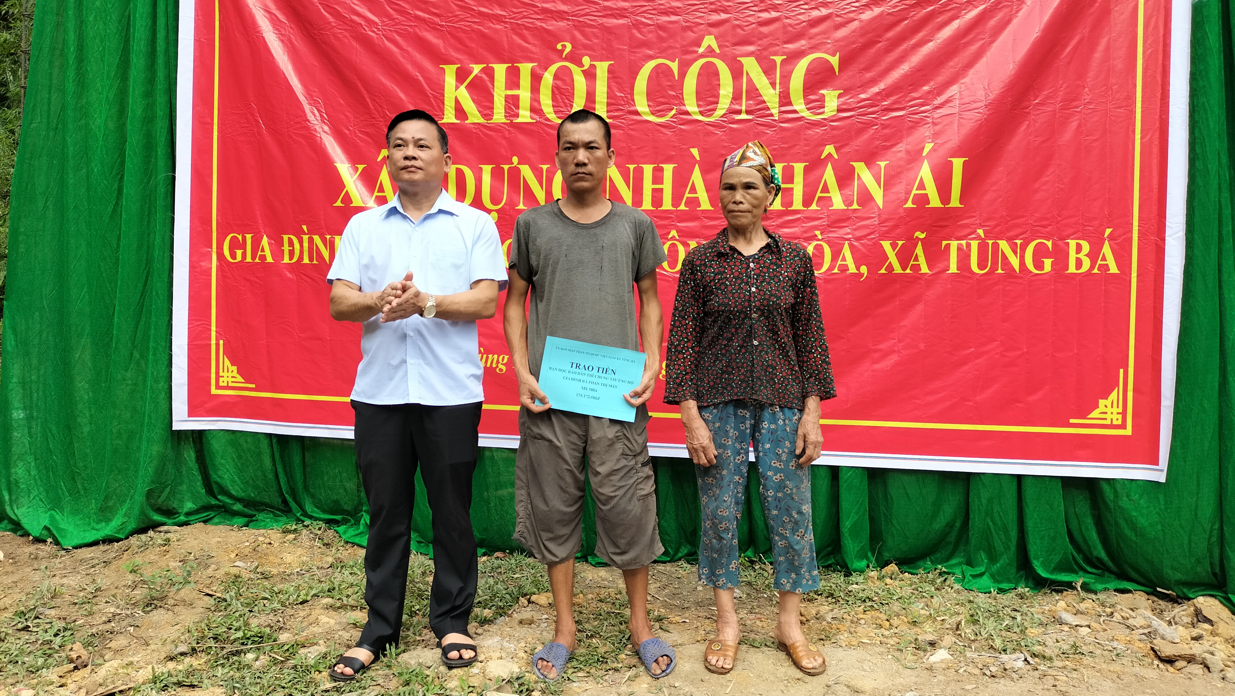 Ủy ban MTTQ xã Tùng Bá phối hợp với các đơn vị liên quan tổ chức khởi công xây dựng Nhà nhân ái từ nguồn hỗ trợ của Báo Dân trí năm 2026 cho gia đình ông Lý Văn Cúng, thôn Nà Loà, xã Tùng Bá