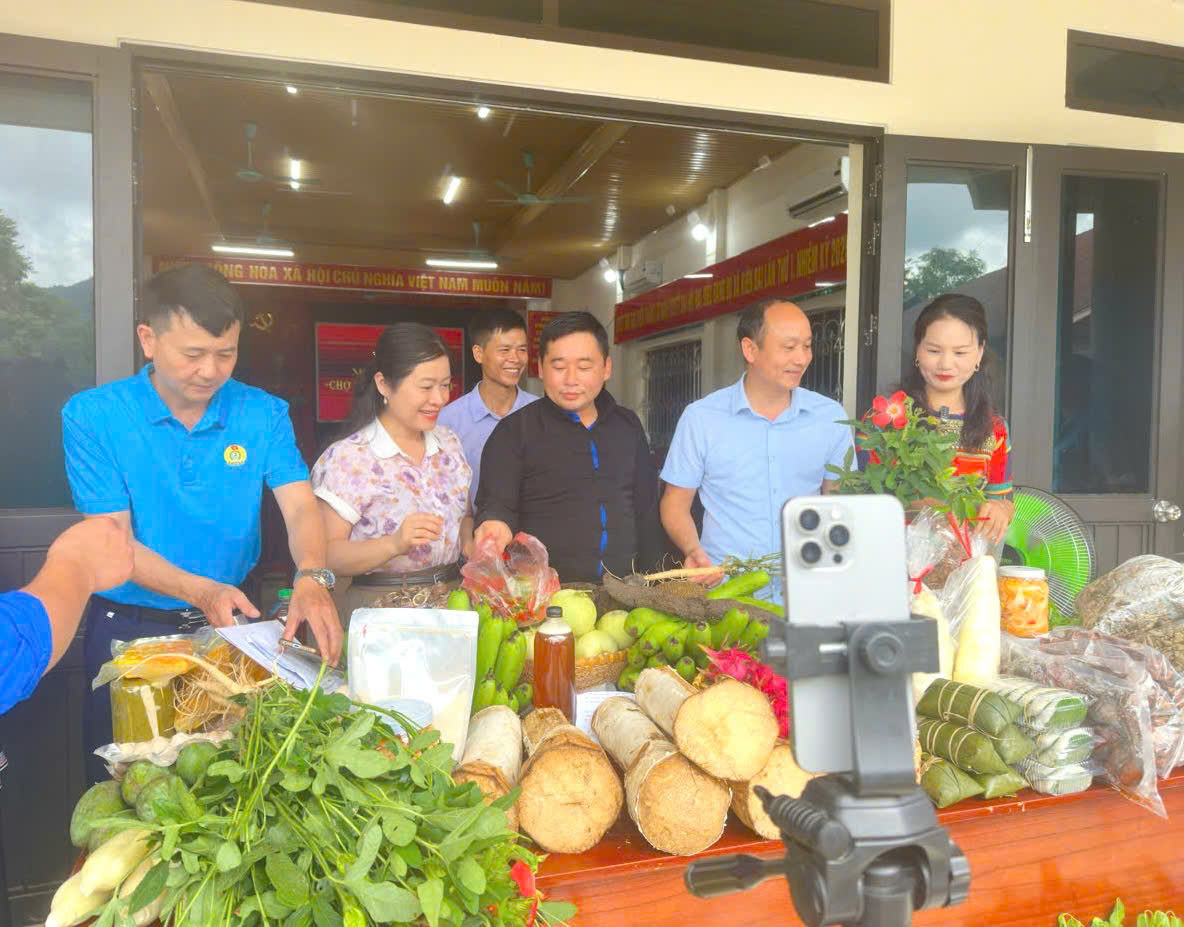 Xã Kiên Đài ra mắt nhóm Facebook “Chợ Vùng cao Kiên Đài” – Kết nối tiêu thụ nông sản, thúc đẩy chuyển đổi số