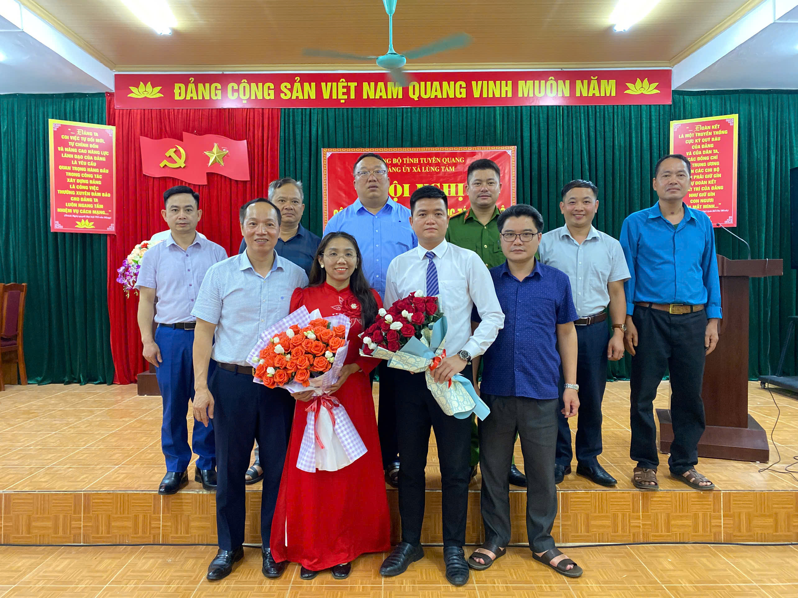 CÔNG BỐ QUYẾT ĐỊNH VỀ CÔNG TÁC CÁN BỘ XÃ LÙNG TÁM