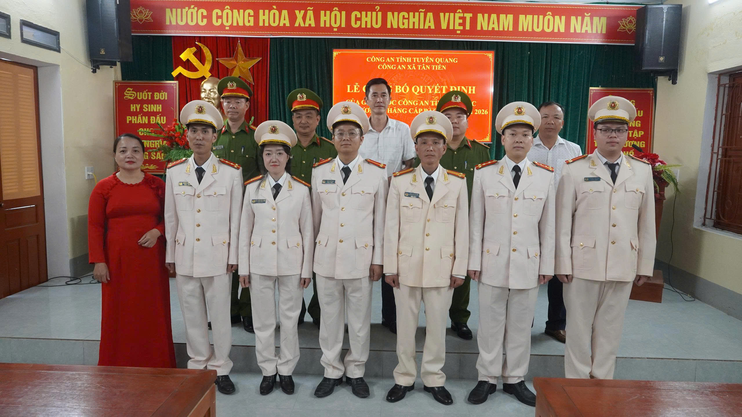 CÔNG AN XÃ TÂN TIẾN TỔ CHỨC LỄ CÔNG BỐ QUYẾT ĐỊNH THĂNG CẤP BẬC HÀM, NÂNG LƯƠNG NĂM 202