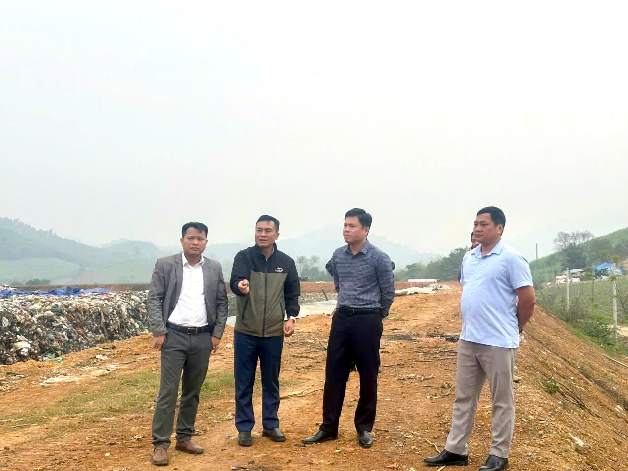 Đẩy nhanh tiến độ dự án cải tạo, nâng cấp hộc xử lý rác thải tại xã Nhữ Khê