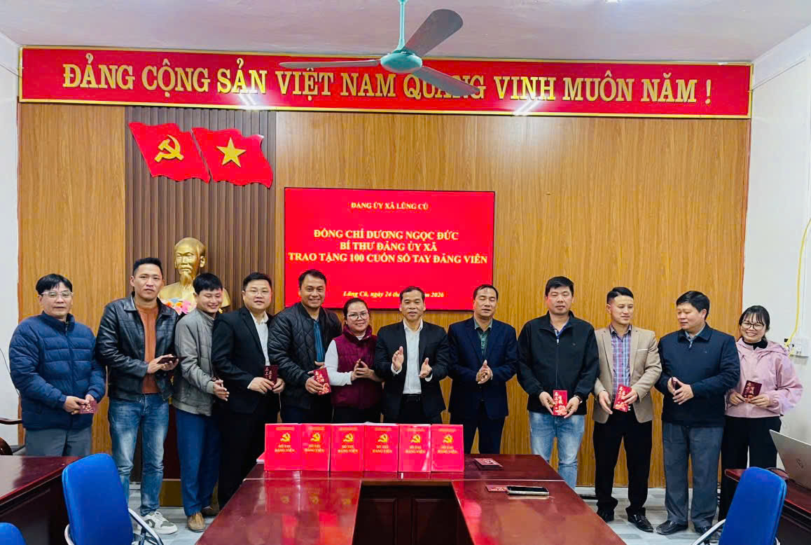 LŨNG CÚ XÂY DỰNG CHI BỘ “4 TỐT”, HƯỚNG TỚI CHI BỘ KIỂU MẪU