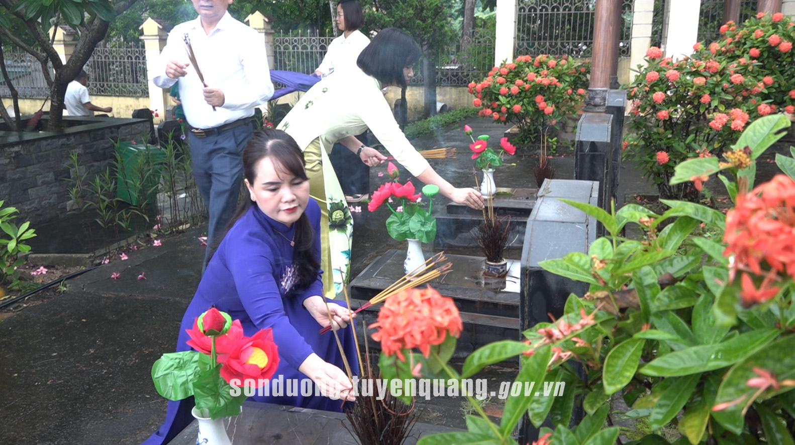 Xã Sơn Dương viếng Nghĩa trang Liệt sỹ nhân dịp kỷ niệm 78 năm Ngày Thương binh Liệt sỹ