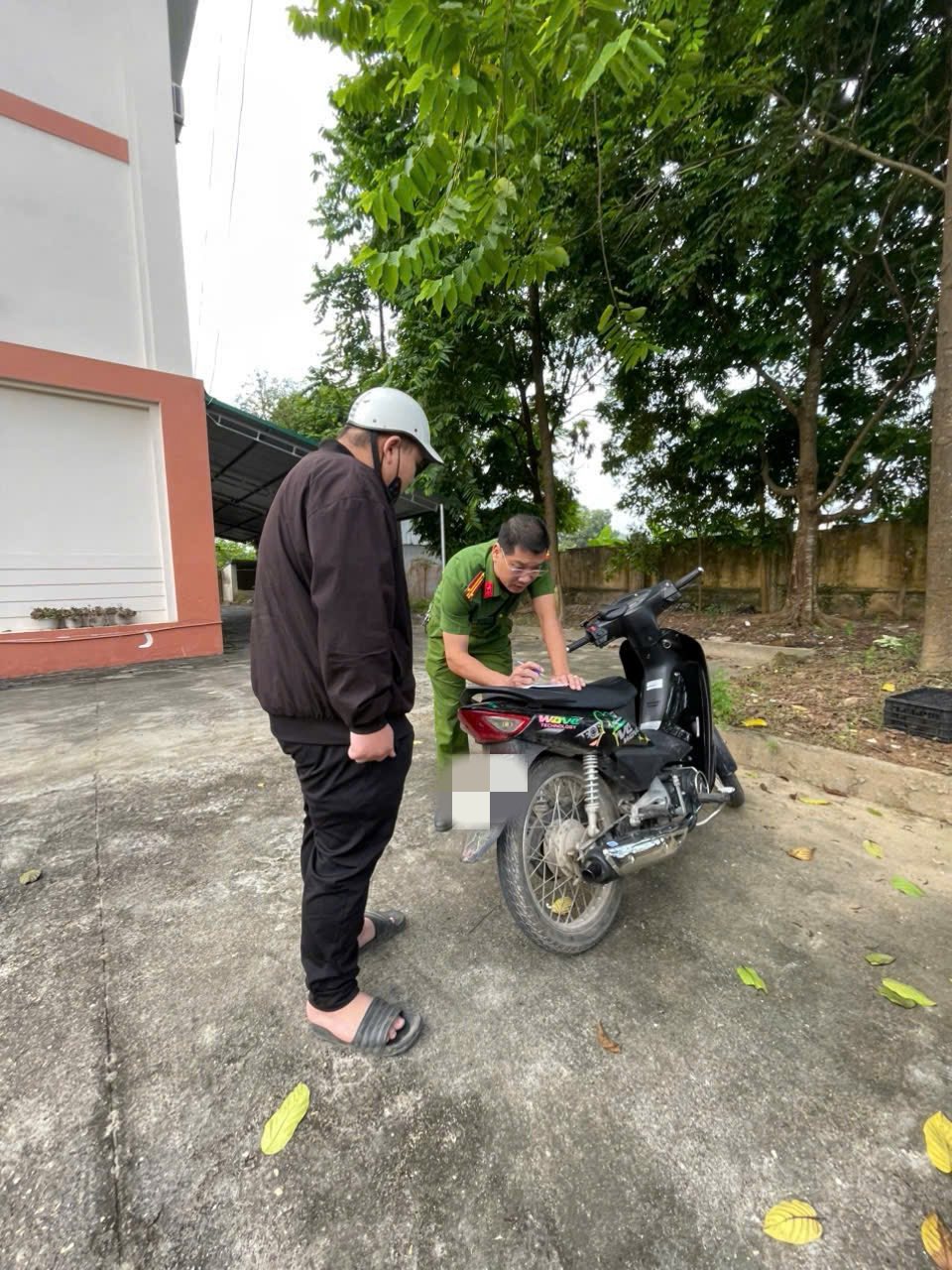 XỬ LÝ NGHIÊM CÁC TRƯỜNG HỢP HỌC SINH VI PHẠM TRẬT TỰ AN TOÀN GIAO THÔNG