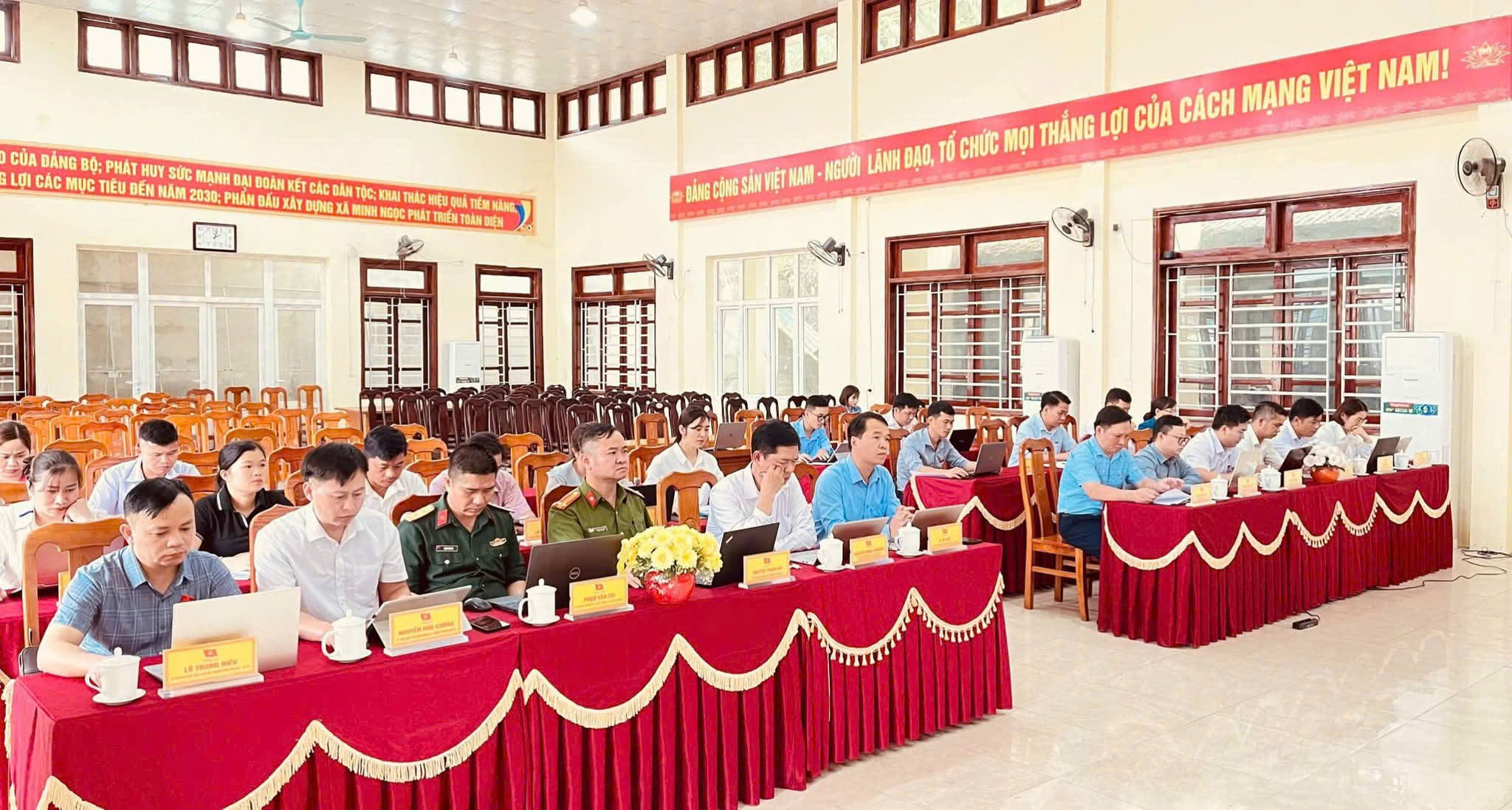 C&aacute;c đại biểu dự hội nghị lần thứ 8.jpg