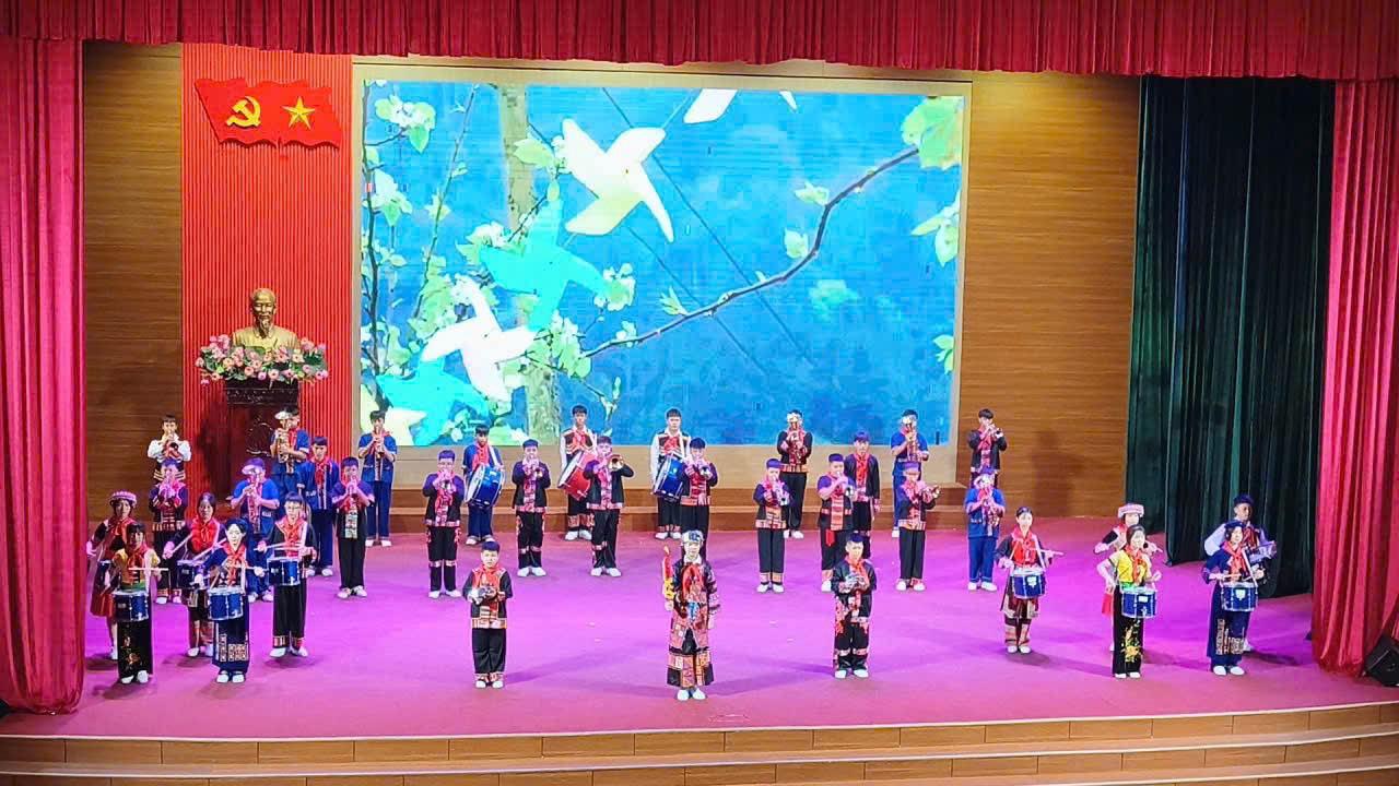 VINH QUANG TIẾNG KÈN ĐỘI TA - TỰ HÀO THÀNH TÍCH XUẤT SẮC CỦA THẦY VÀ TRÒ TRƯỜNG THCS LÊ LỢI