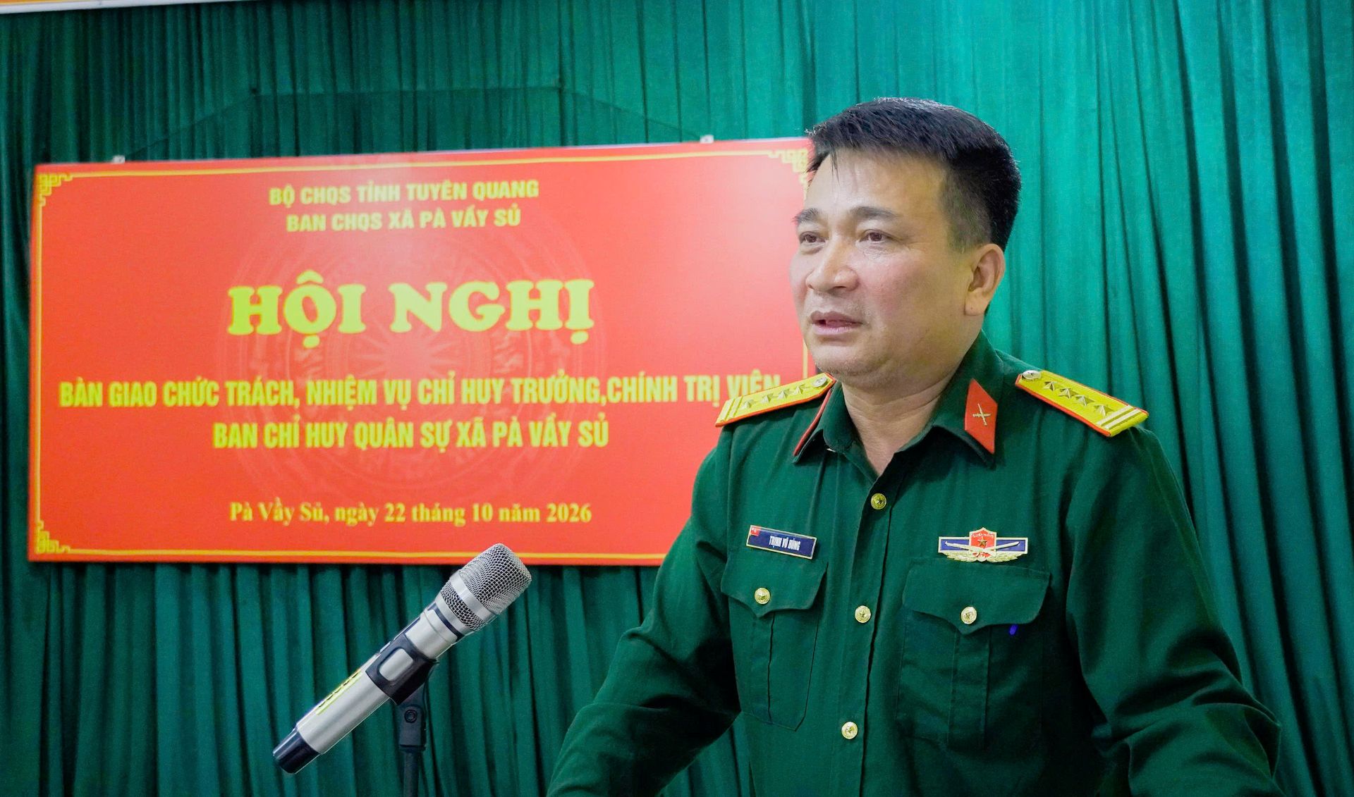 bàn giao nhiệm vụ Chỉ huy trưởng (2).jpg