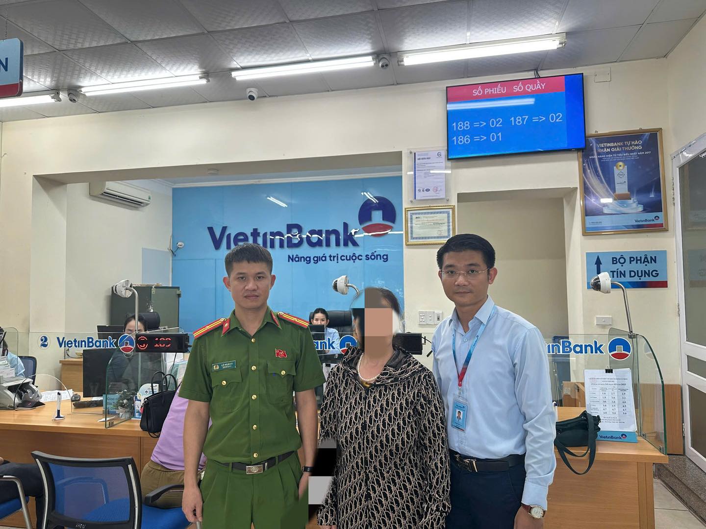 KỊP THỜI NGĂN CHẶN NGƯỜI DÂN CHUYỂN TIỀN CHO ĐỐI TƯỢNG LỪA ĐẢO