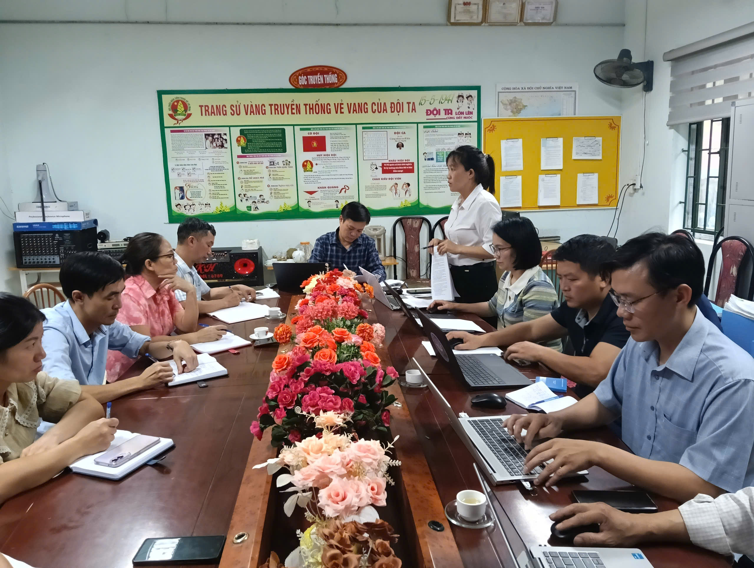 ĐOÀN GIÁM SÁT THƯỜNG TRỰC HĐND XÃ CÁN TỶ GIÁM SÁT CÔNG TÁC TỔ CHỨC VÀ HOẠT ĐỘNG BÁN TRÚ TẠI TRƯỜNG PTDTBT TIỂU HỌC CÁN TỶ