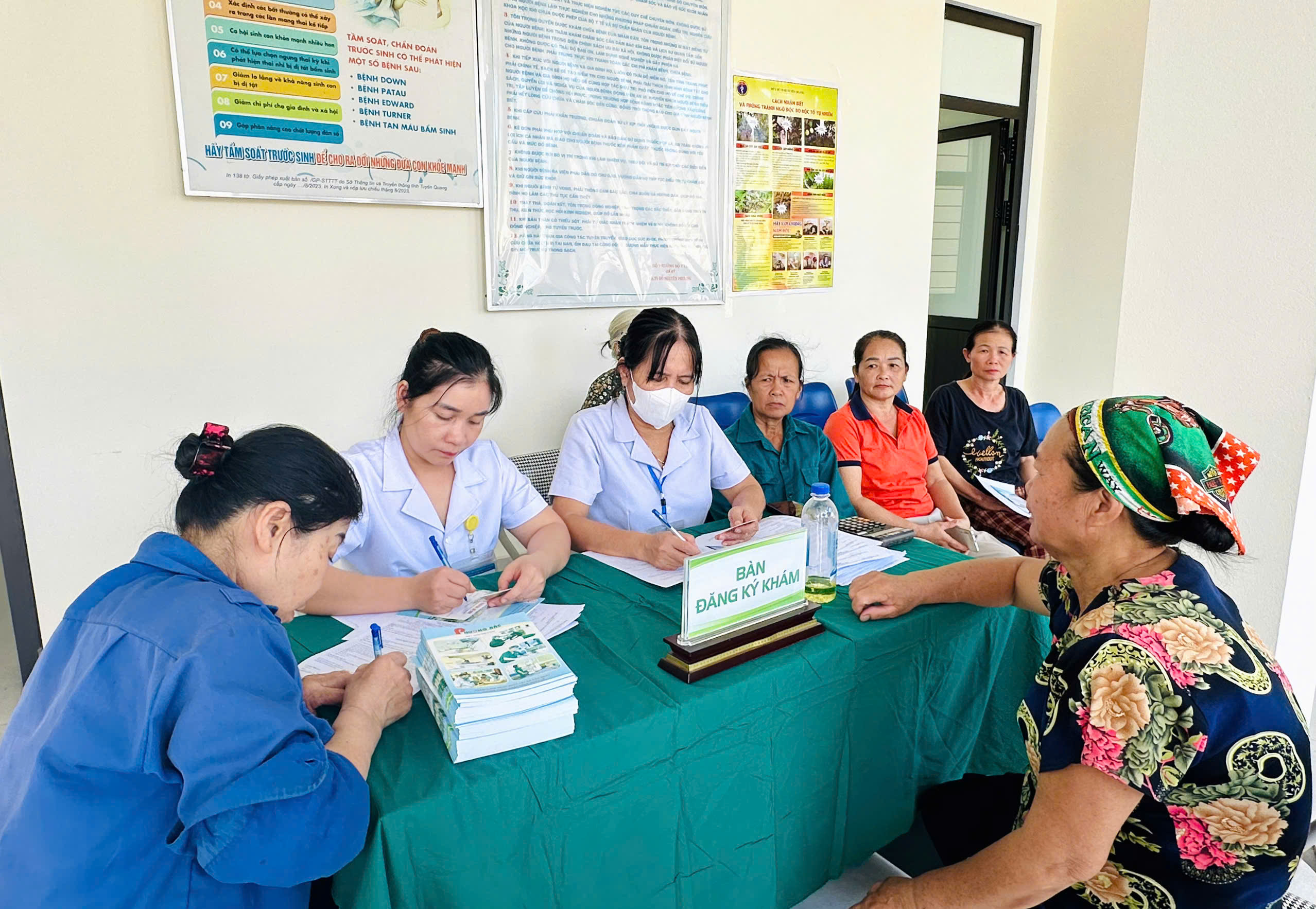 An Tường: Khám sức khỏe định kỳ, sàng lọc miễn phí cho người dân
