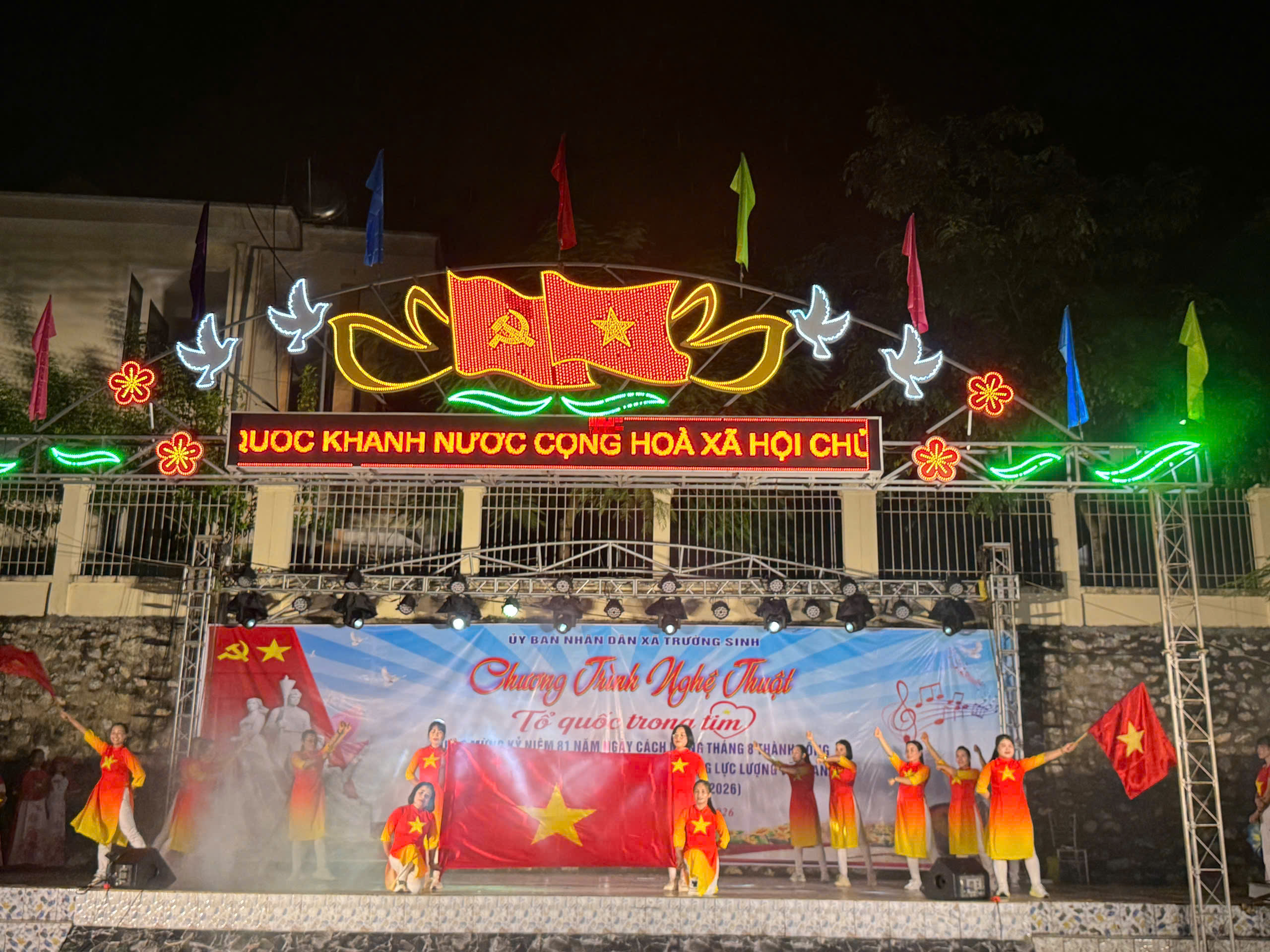 XÃ TRƯỜNG SINH TỔ CHỨC CHƯƠNG TRÌNH NGHỆ THUẬT “TỔ QUỐC TRONG TIM”