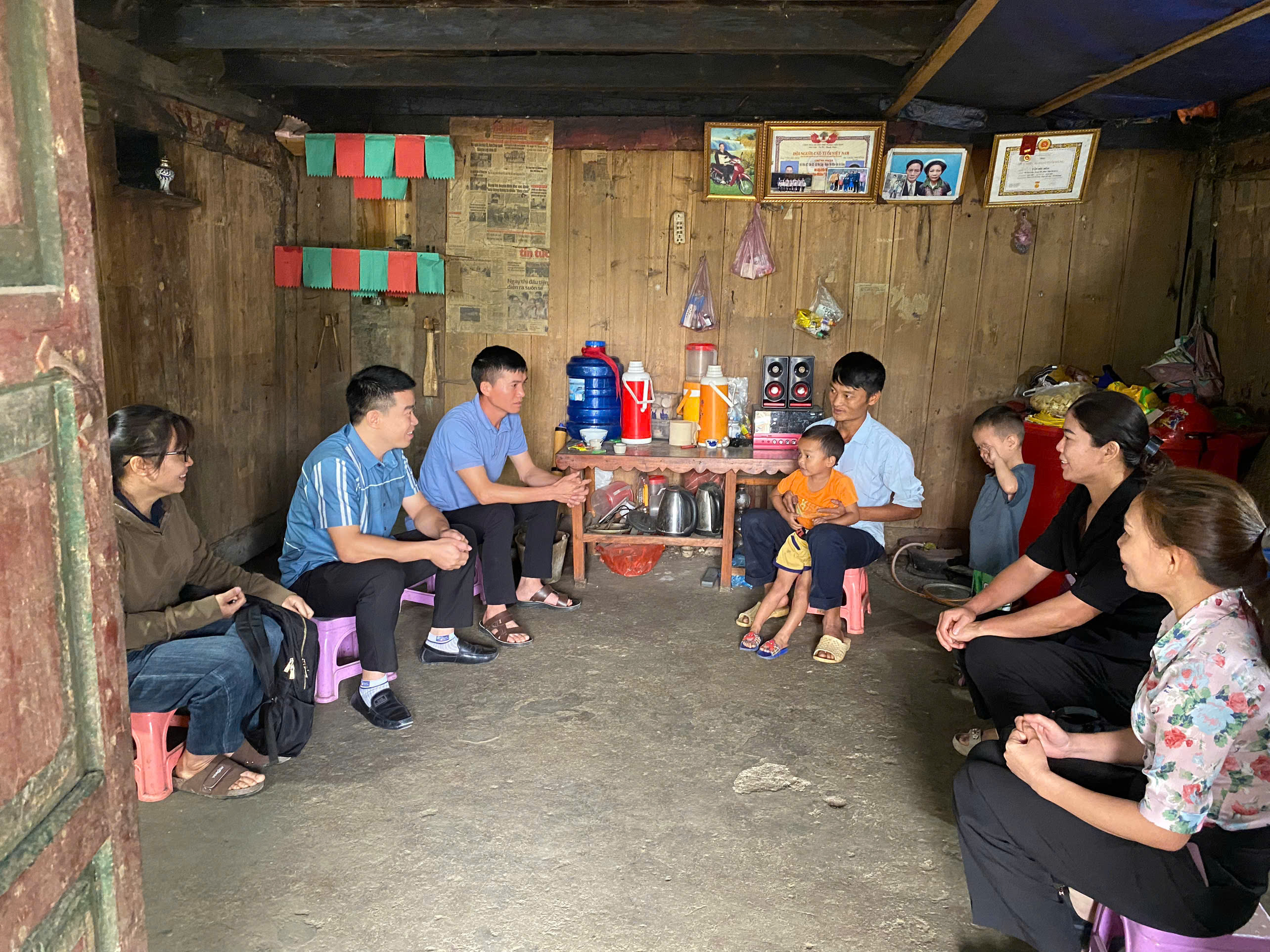 HĐND XÃ BẠCH ĐÍCH GIÁM SÁT VIỆC THỰC HIỆN CHÍNH SÁCH TRỢ GIÚP XÃ HỘI ĐỐI VỚI TRẺ EM DƯỚI 3 TUỔI THUỘC HỘ NGHÈO, HỘ CẬN NGHÈO