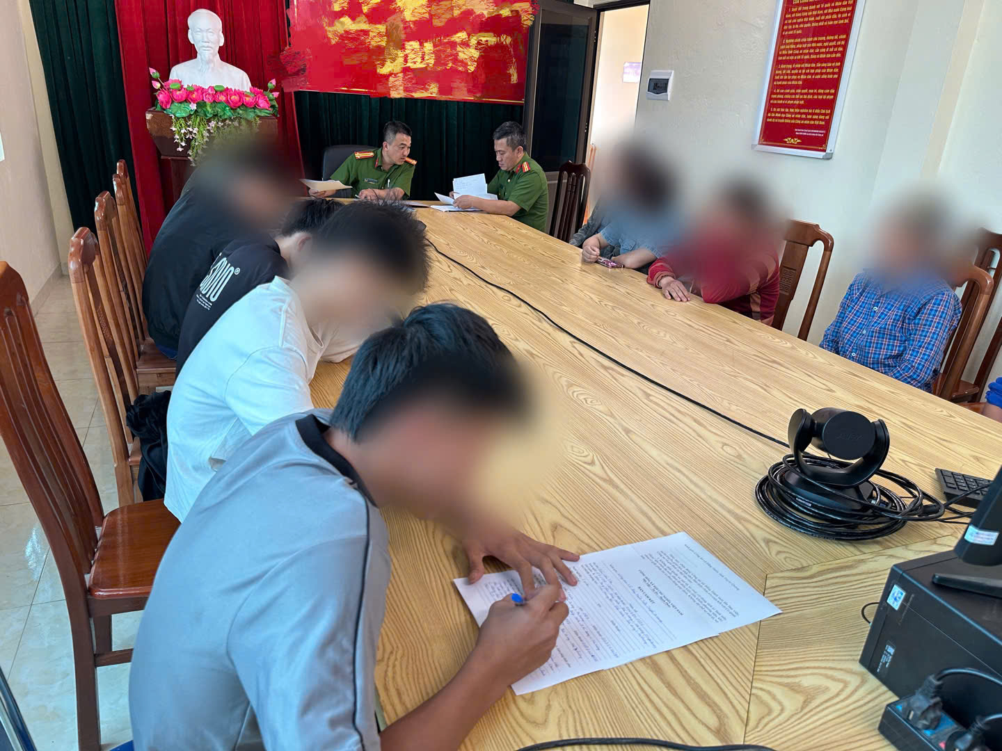 CHỦ ĐỘNG GIÁO DỤC, RĂN ĐE THANH THIẾU NIÊN HƯ TỪ SỚM, TỪ XA