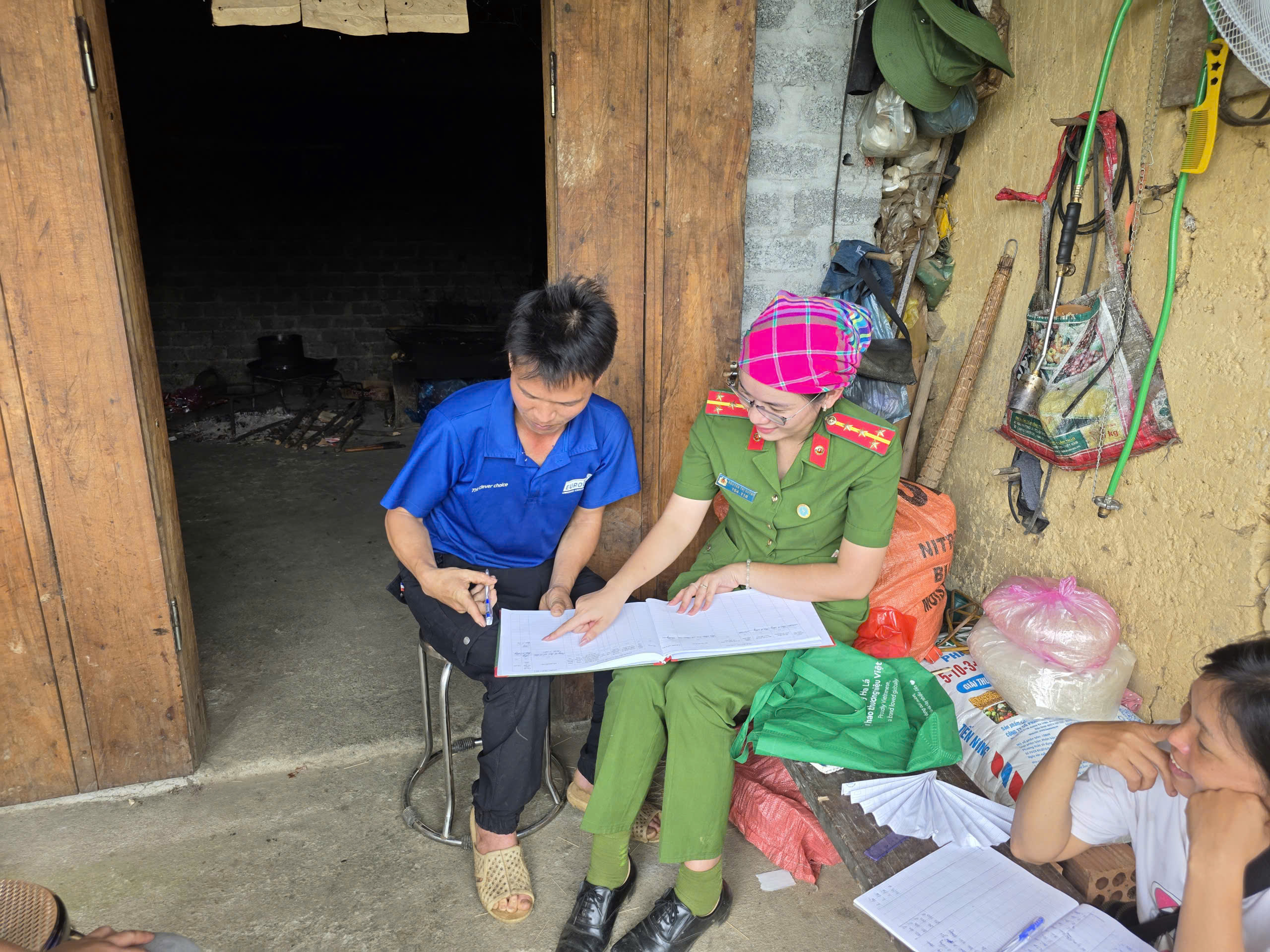 CÔNG AN XÃ THUẬN HÒA THỰC HIỆN TỐT CÔNG TÁC KIỂM TRA CƯ TRÚ TRÊN ĐỊA BÀN XÃ