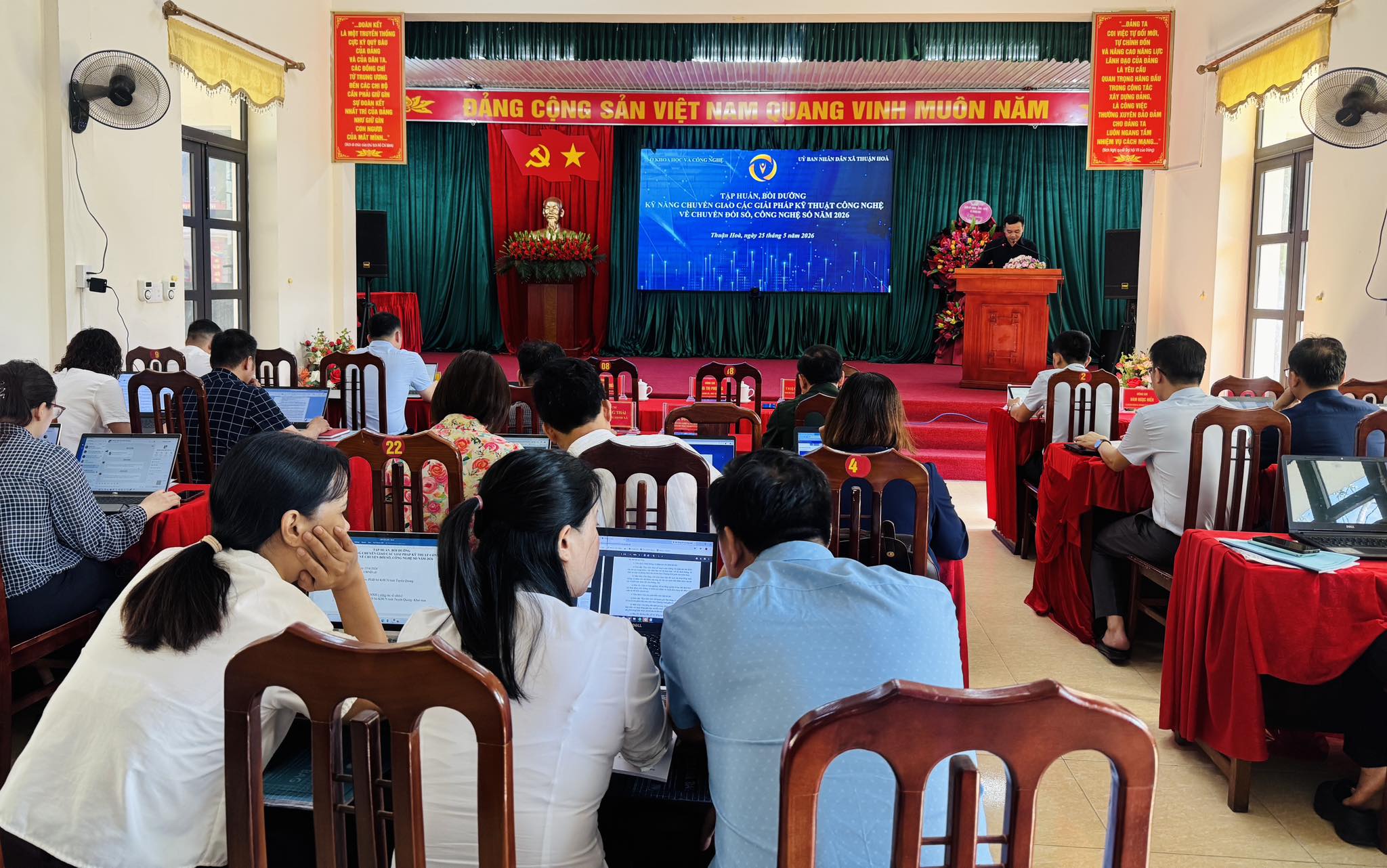 Tập huấn về ứng dụng công nghệ thông tin và chuyển đổi số